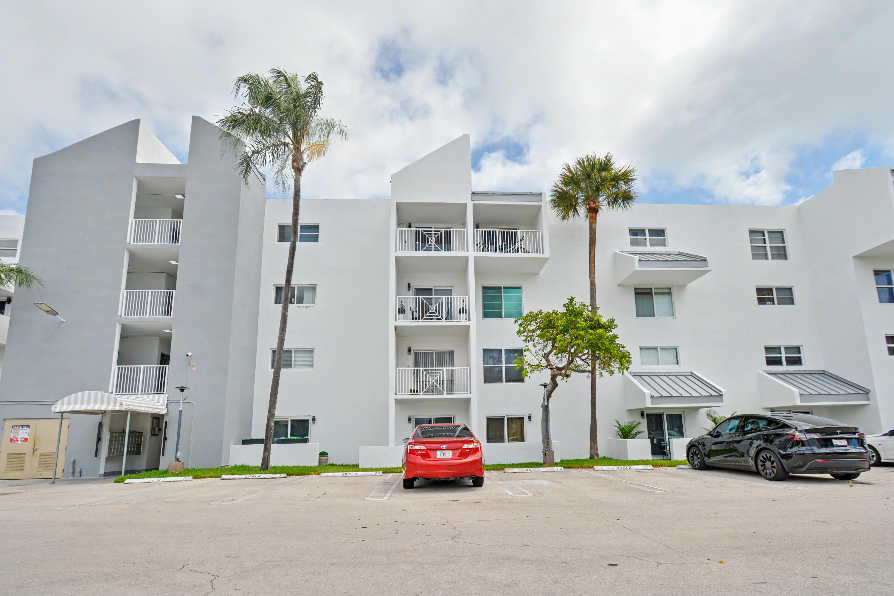 HARBOR'S EDGE FKA CASA LA QUINTA CONDO - Residential
