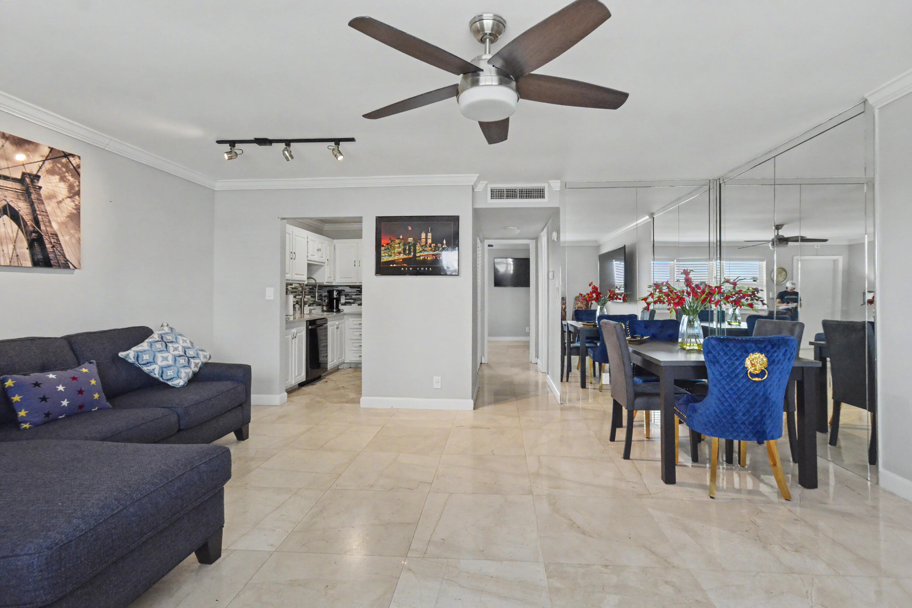 HARBOR'S EDGE FKA CASA LA QUINTA CONDO - Residential