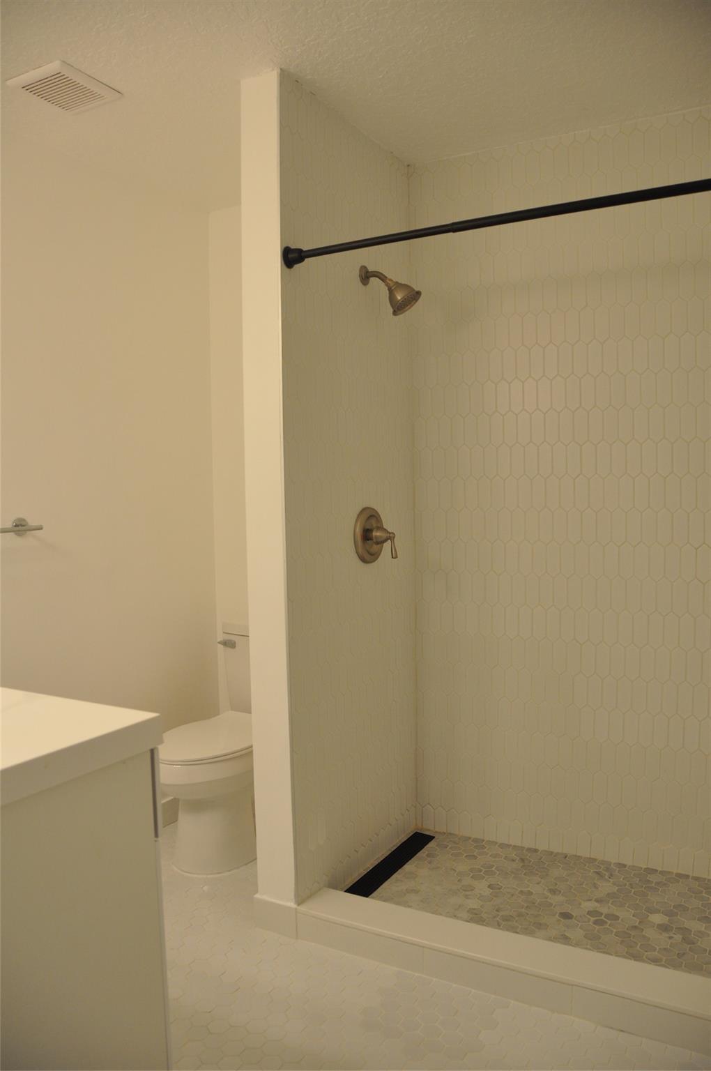 Castlewood 71-37 B - Residential Lease