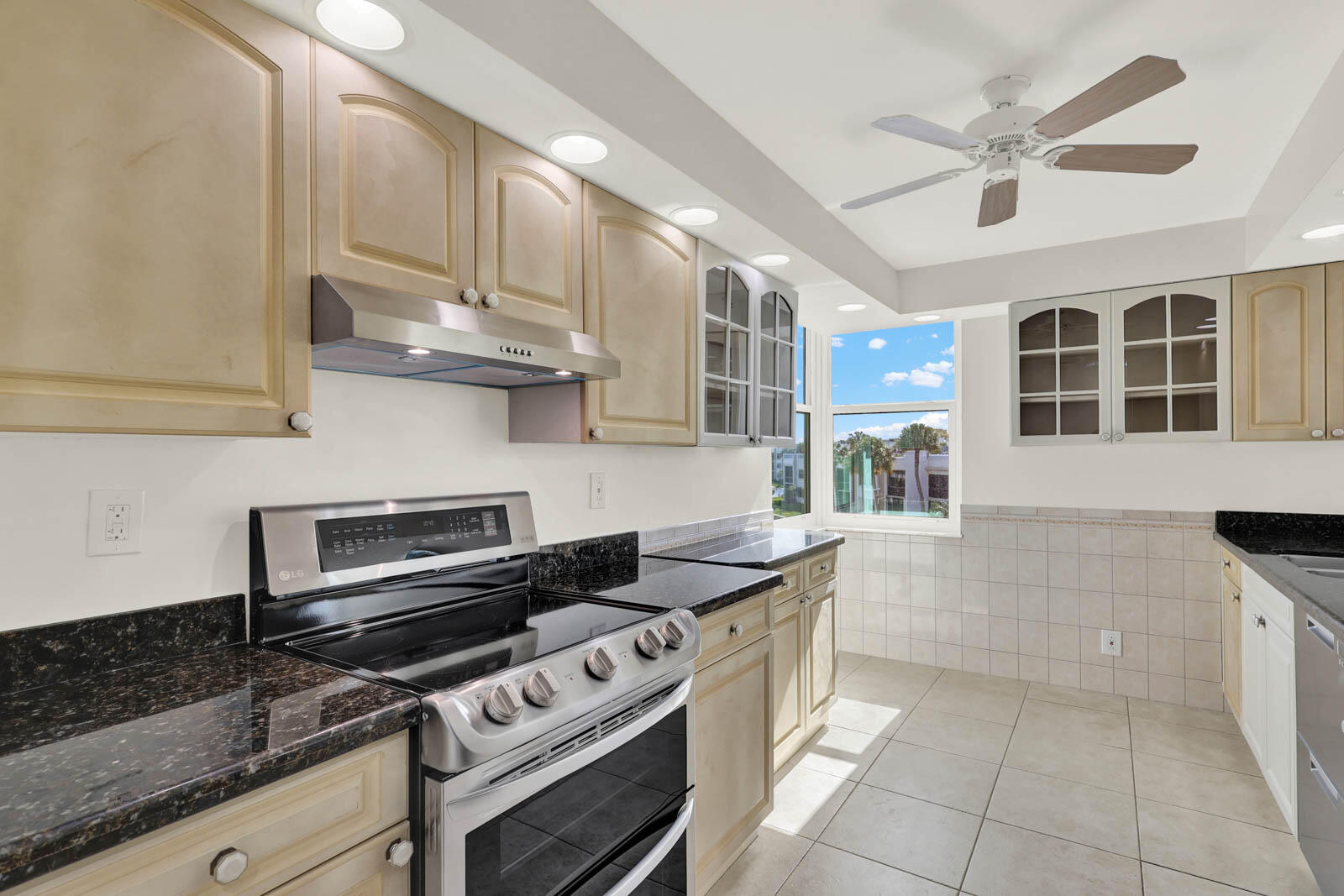 CIRCLE BAY YACHT CLUB CONDO - Residential