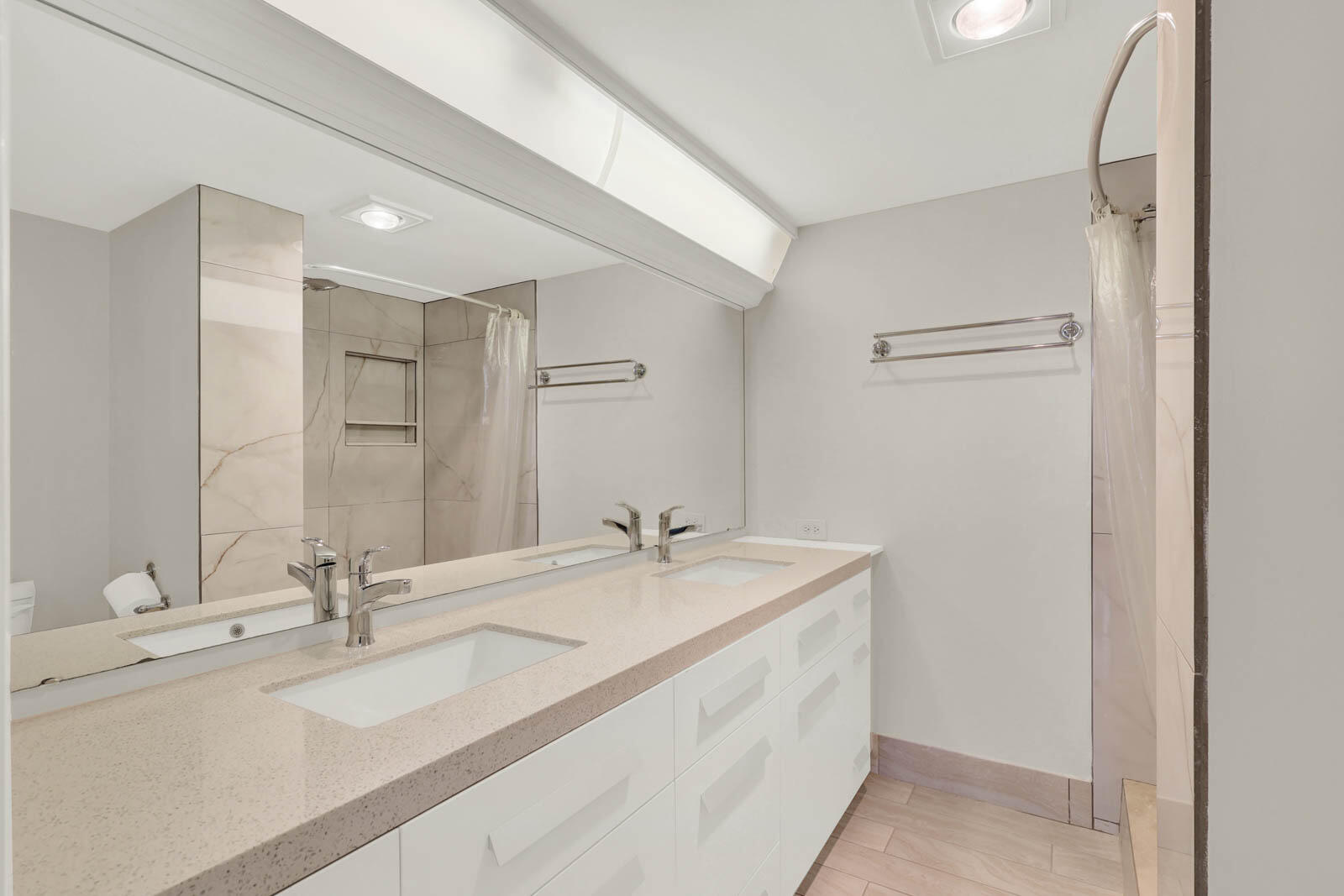 CIRCLE BAY YACHT CLUB CONDO - Residential