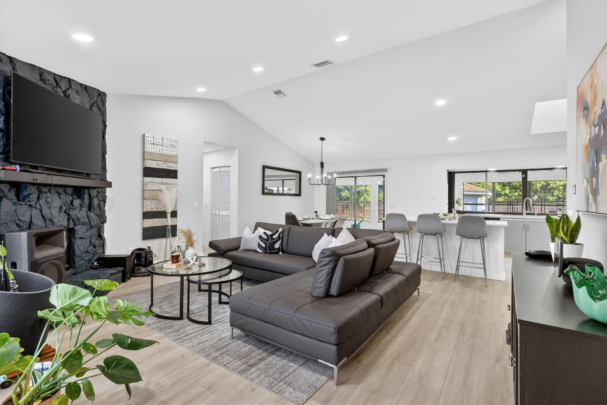 PORT ST LUCIE SECTION 5 - Residential Lease