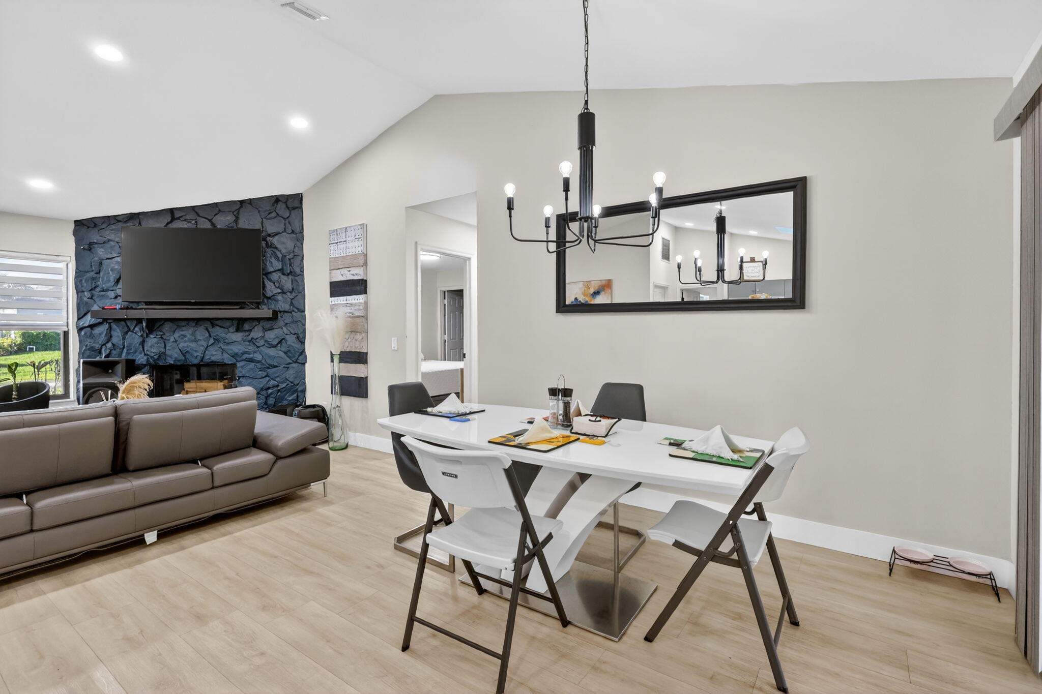 PORT ST LUCIE SECTION 5 - Residential Lease