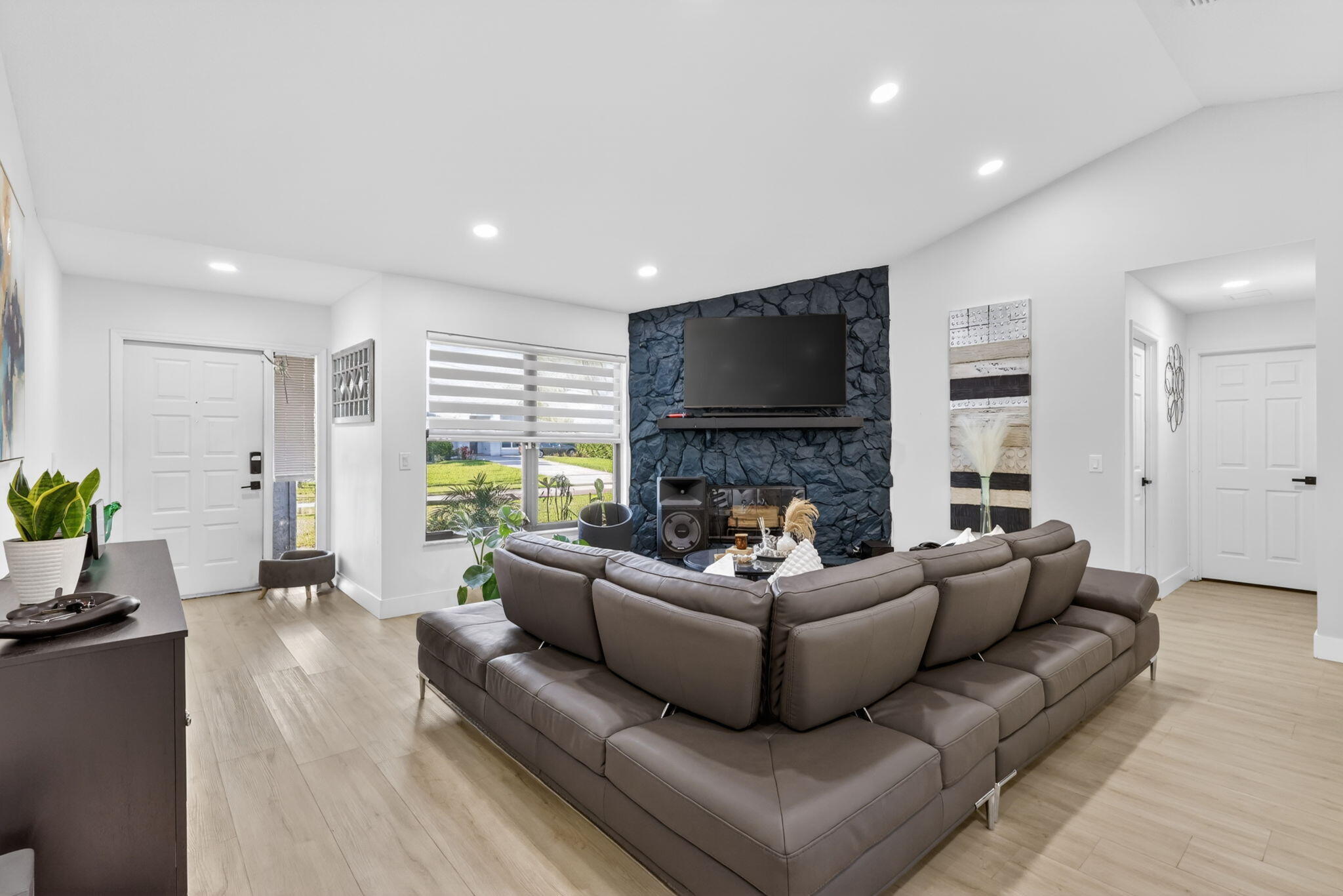 PORT ST LUCIE SECTION 5 - Residential Lease