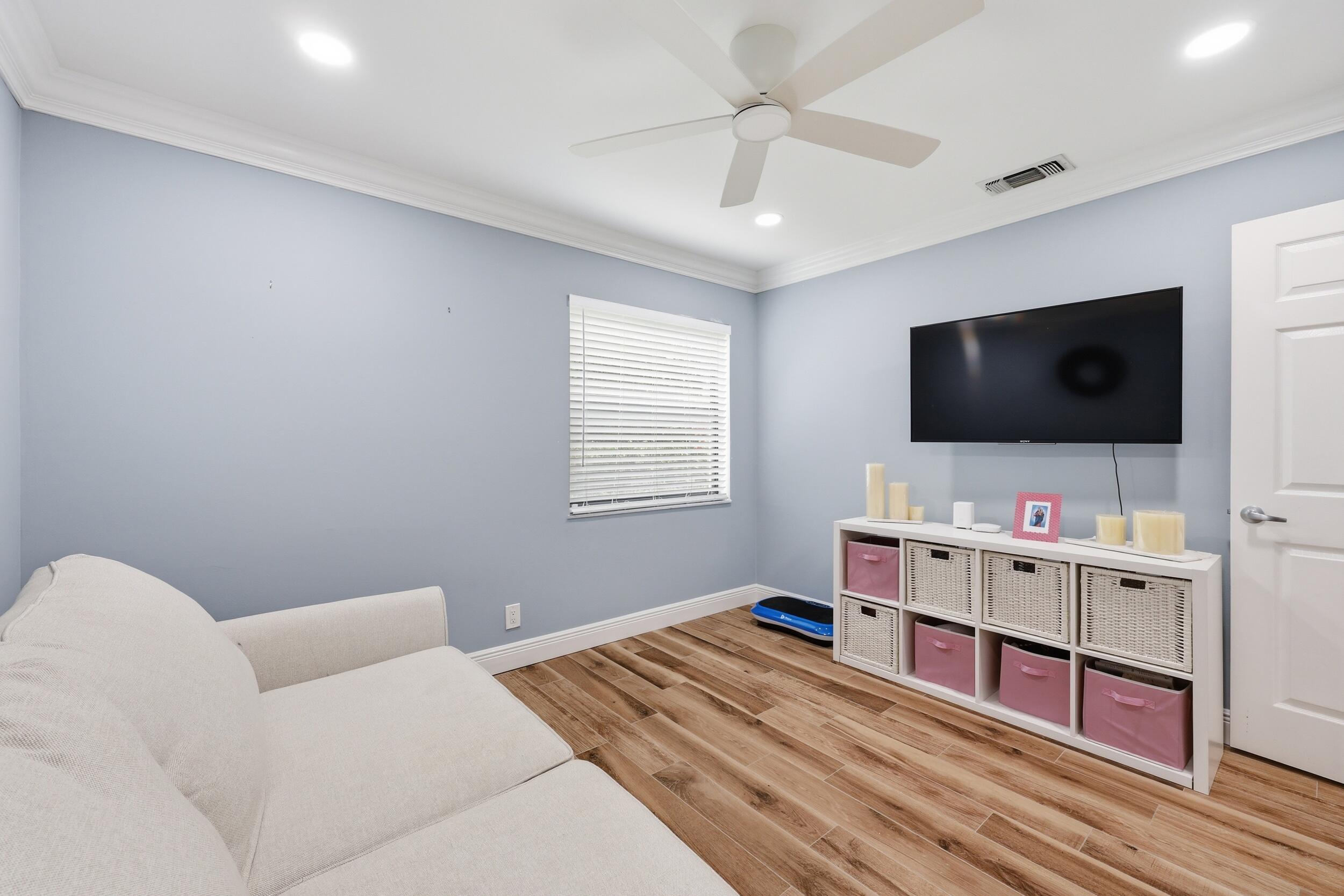 EASTPOINTE COUNTRY CLUB 6 - Residential