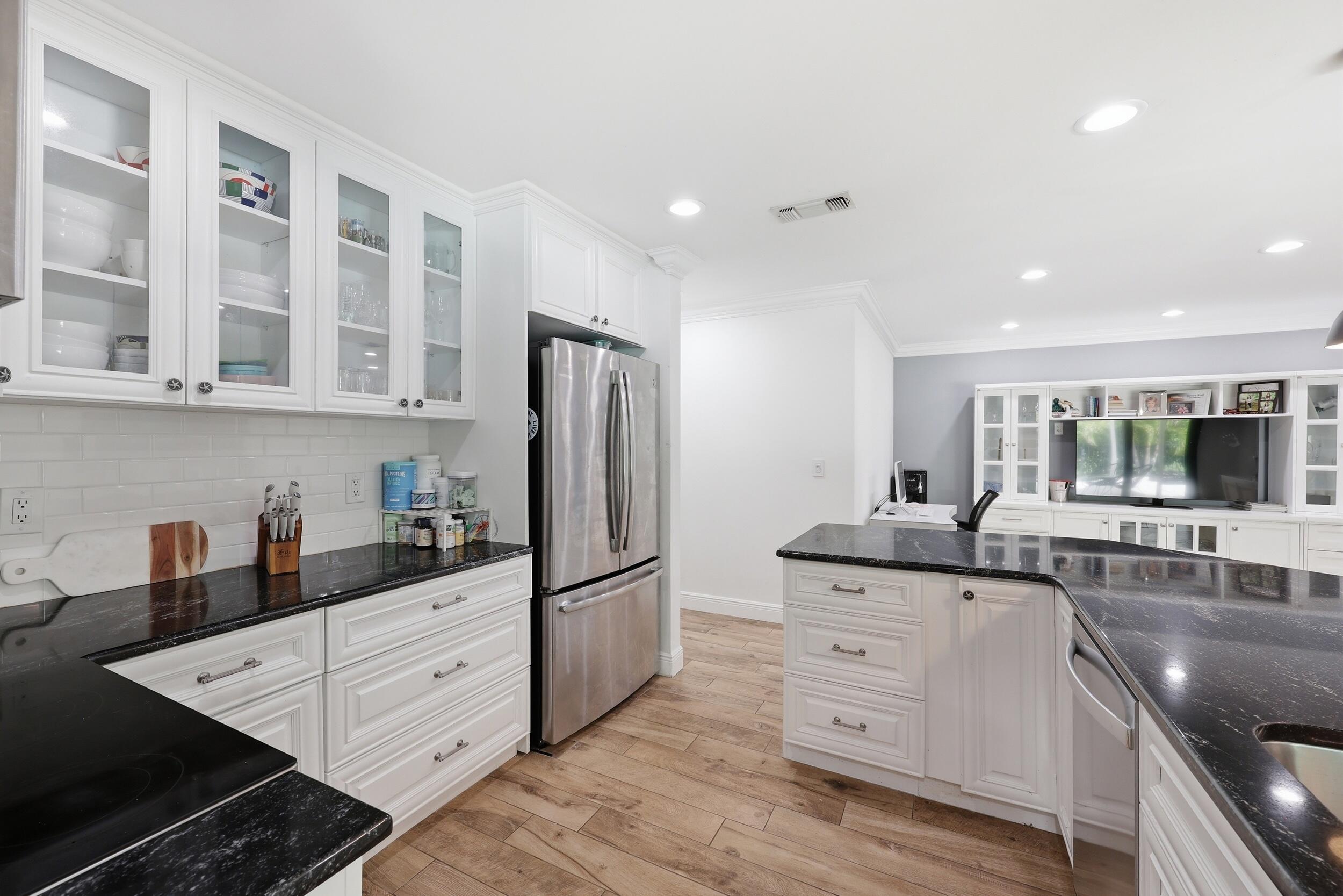 EASTPOINTE COUNTRY CLUB 6 - Residential