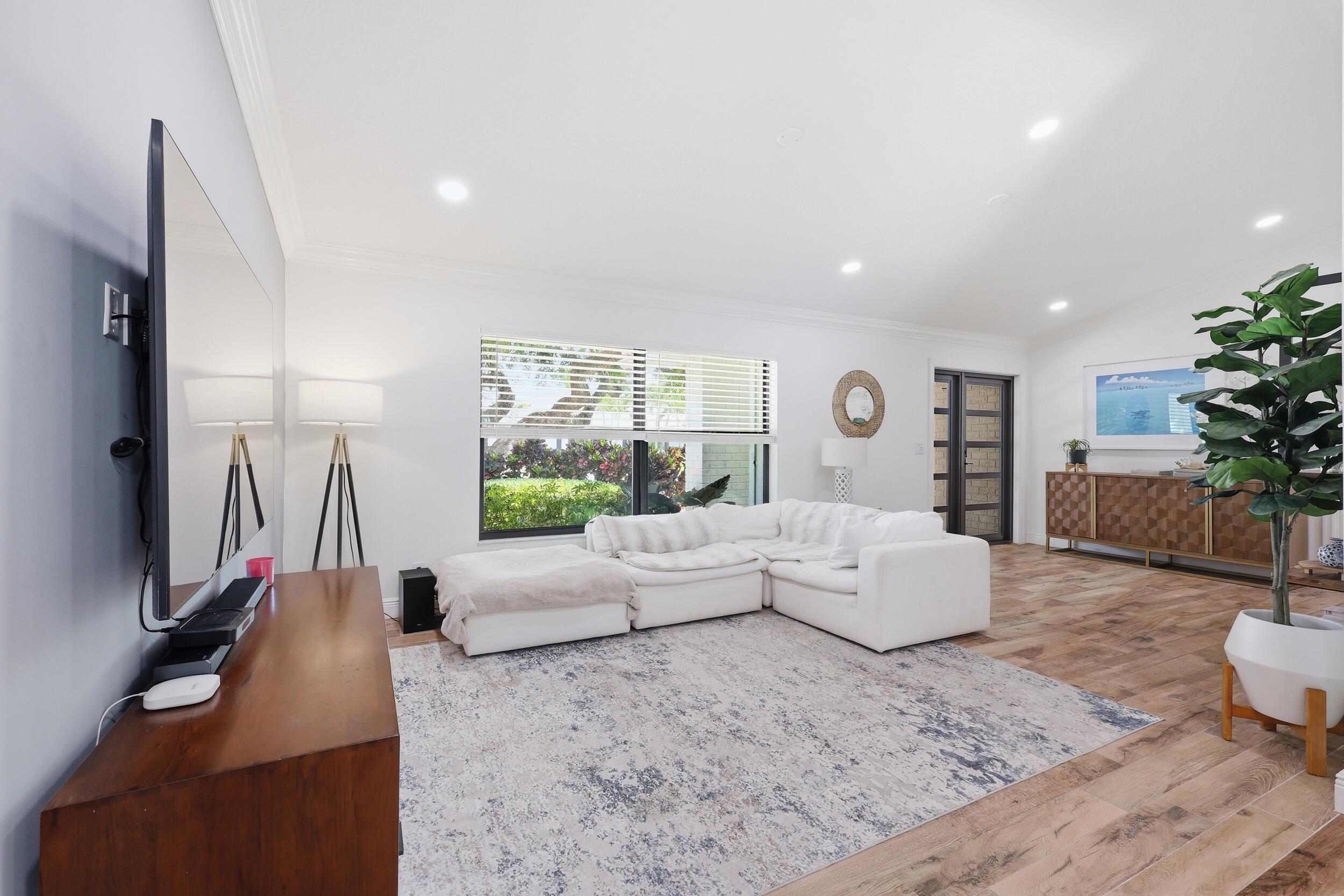 EASTPOINTE COUNTRY CLUB 6 - Residential