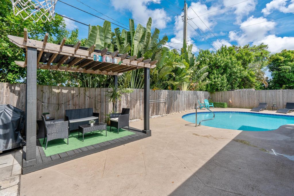 Photo of 76 E Browning Drive, West Palm Beach, FL 33406 (MLS # R11009330)