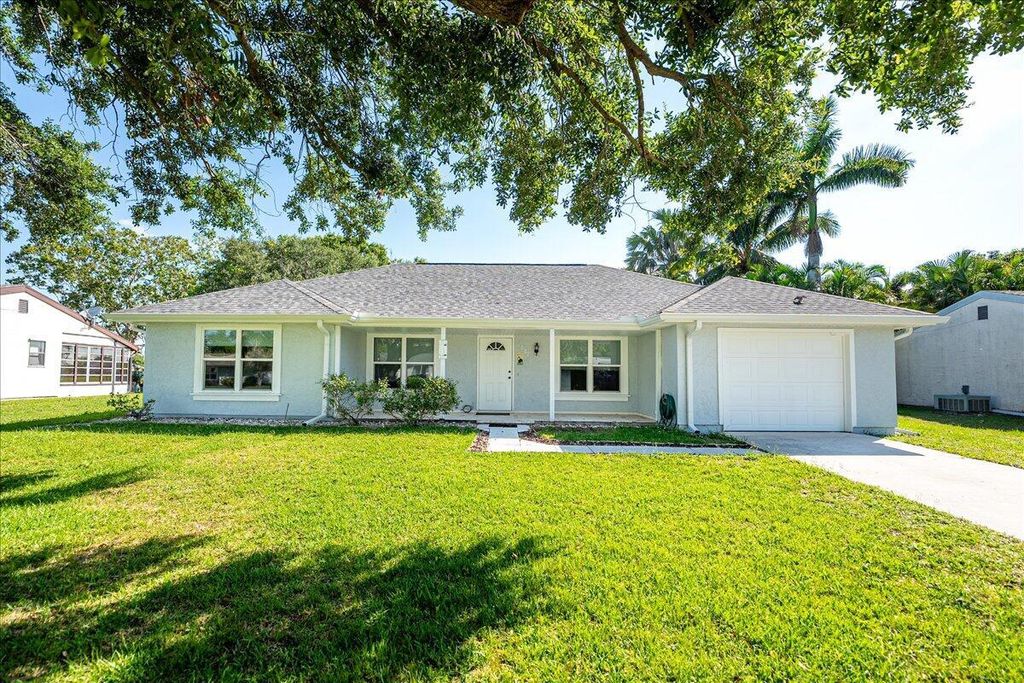 Photo of 637 SW Belmont Circle, Port Saint Lucie, FL 34953 (MLS # R11091941)