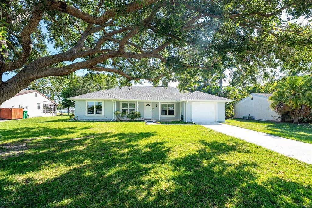 Photo of 637 SW Belmont Circle, Port Saint Lucie, FL 34953 (MLS # R11091941)