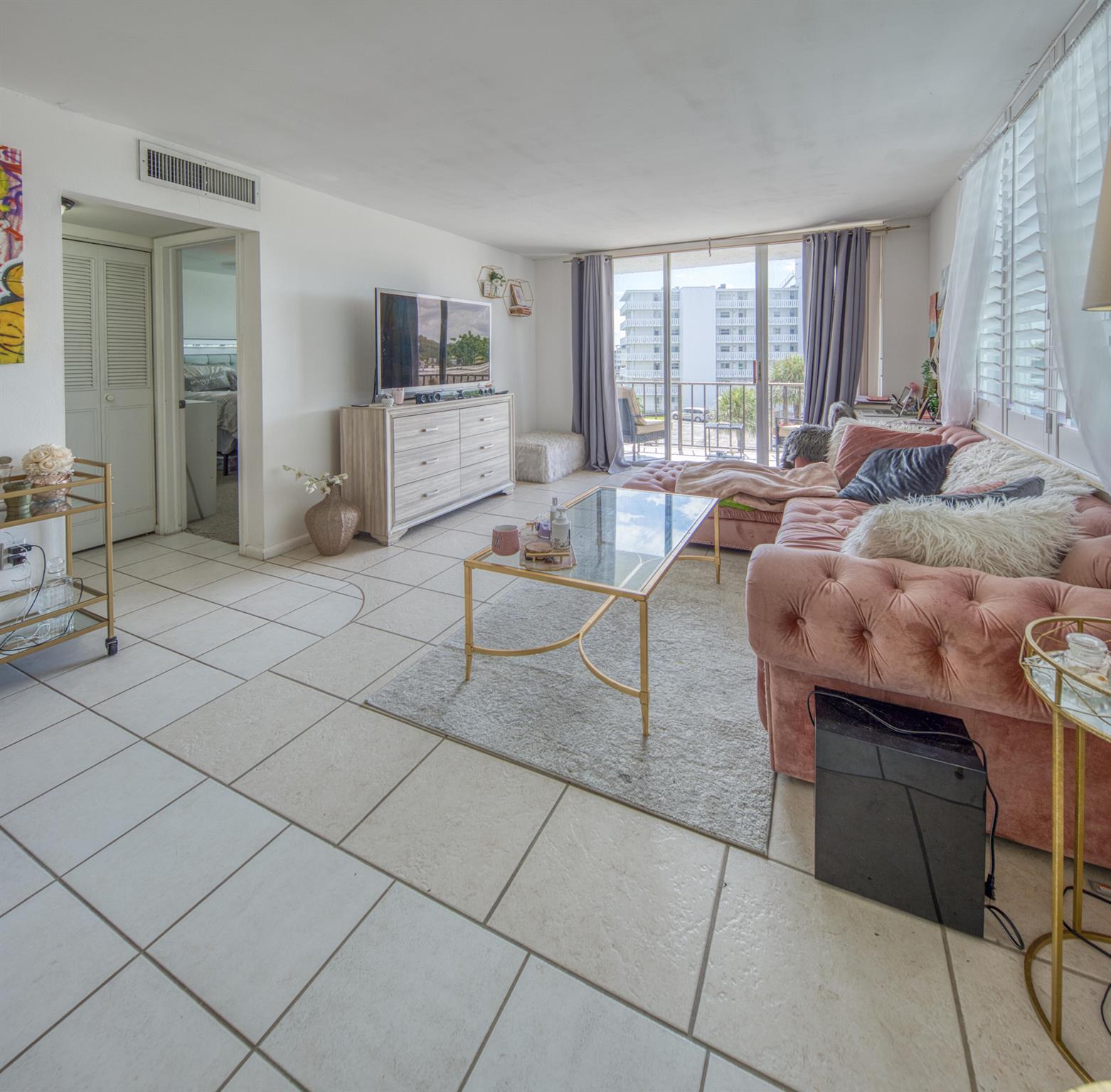 301 Croton Avenue 401