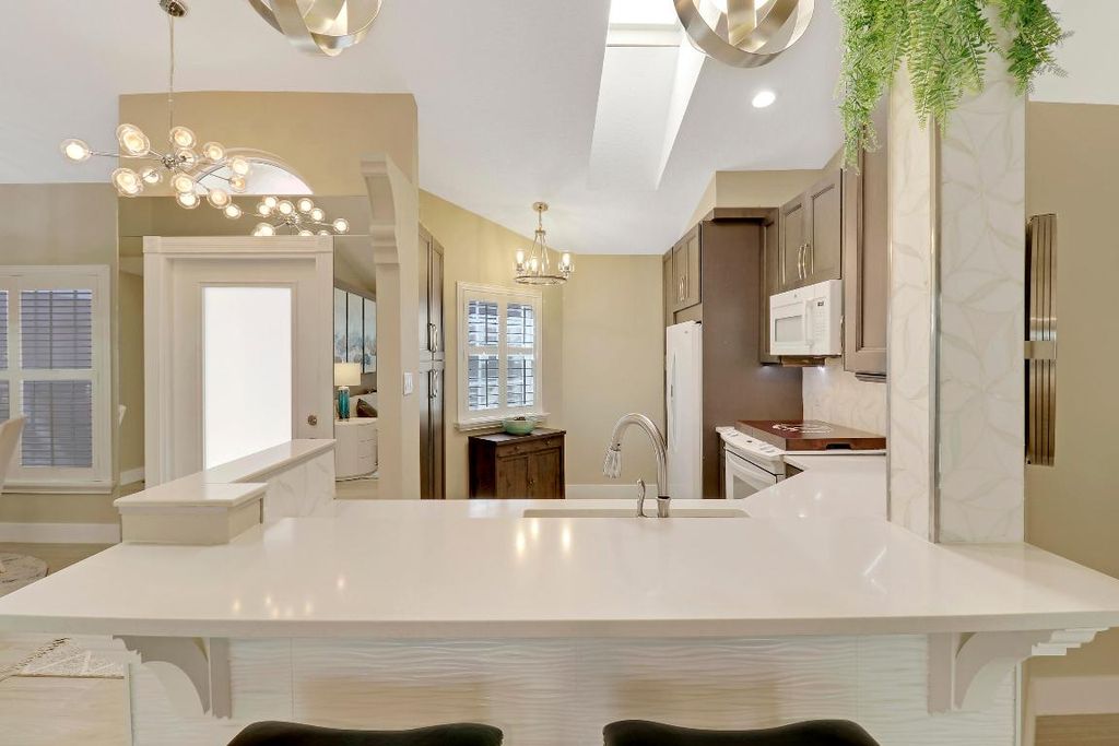 Photo of 76 Via Verona, Palm Beach Gardens, FL 33418 (MLS # R10996987)