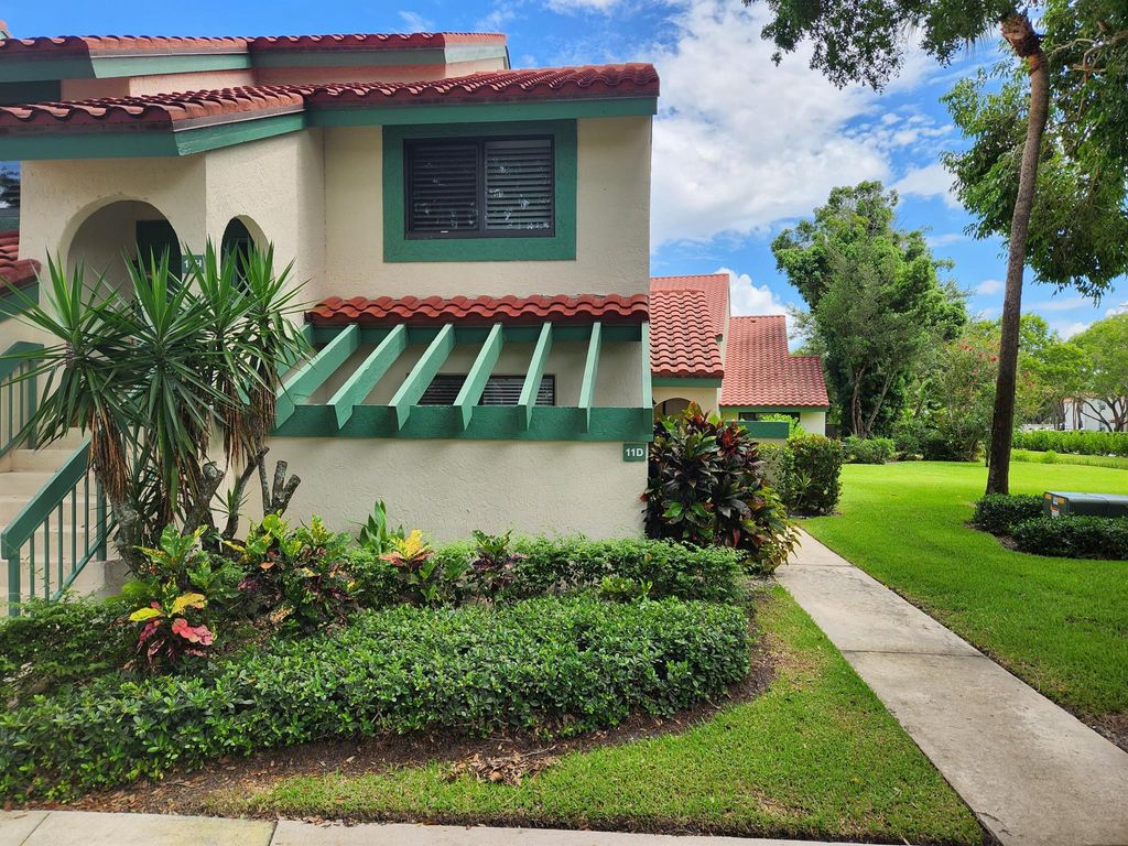 Photo of 11 Lexington Lane E #D, Palm Beach Gardens, FL 33418 (MLS # R10913251)