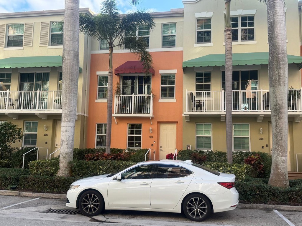 Moorings At Lantana Twnhs - Residential Lease