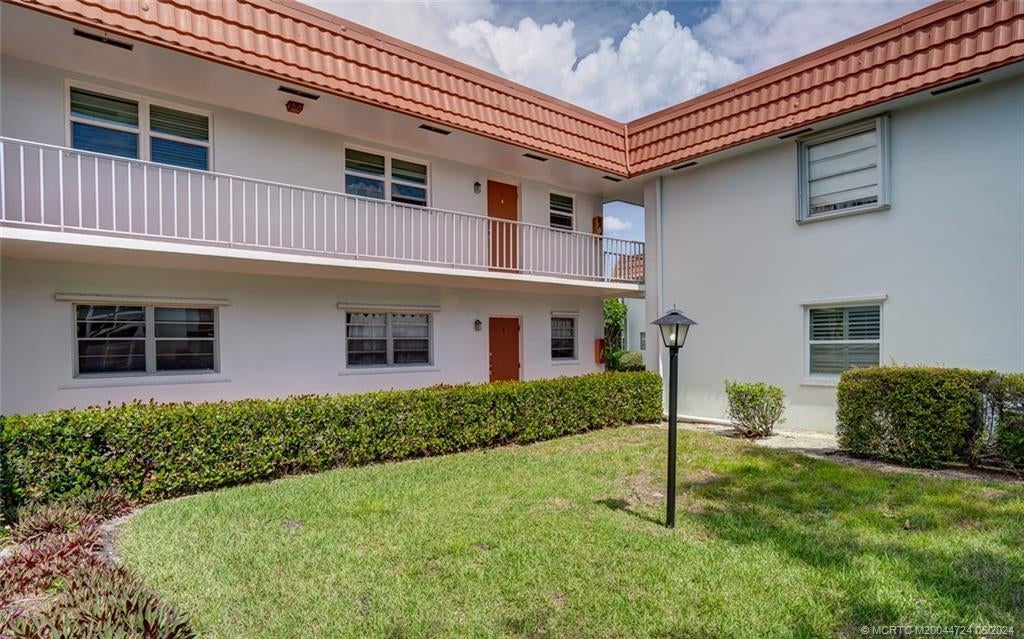 Photo of 2600 SE Ocean Avenue #Jj2, Stuart, FL 34996 (MLS # R10995316)