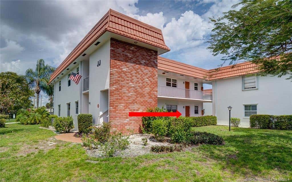 Photo of 2600 SE Ocean Avenue #Jj2, Stuart, FL 34996 (MLS # R10995316)