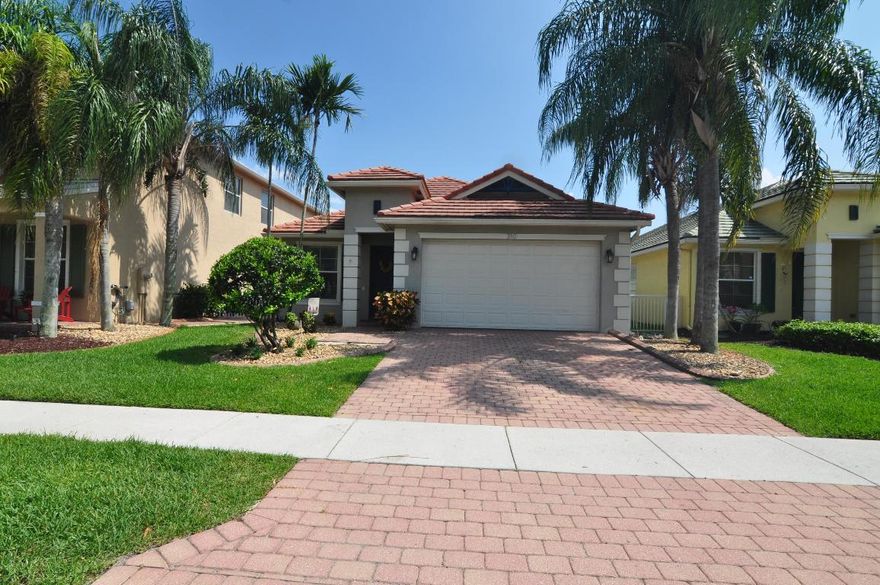 Stunning updated 3/2/2 in the highly sought after Palm Beach Plantation! Located on the lake with a fenced yard. Vinyl plank flooring throughout. EV charger in the garage. Great neighborhood amenities, pool, tennis, tot lot, bball, clubhouse, picnic area, fitness.  Large kitchen island, s/s appliances, quartzite counters. Eat in kitchen surrounded by a large family room with built ins and tranquil views of the lake. Plus a dining area and living area.