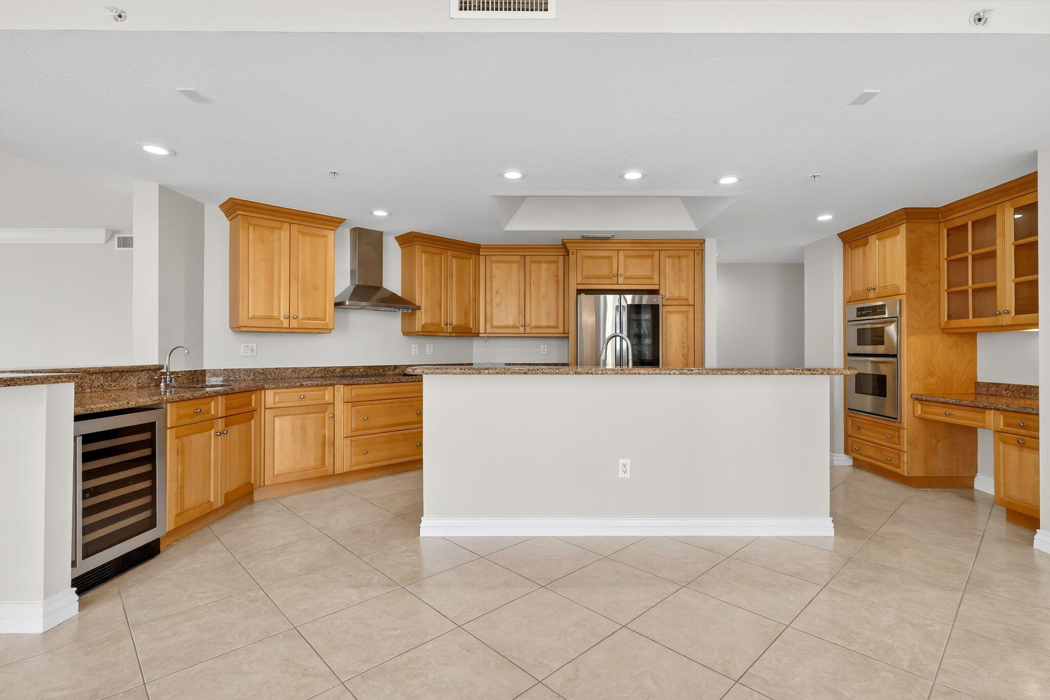 ALTAMIRA AT N HUTCHINSON ISLAND, A CONDOMINIUM - Residential