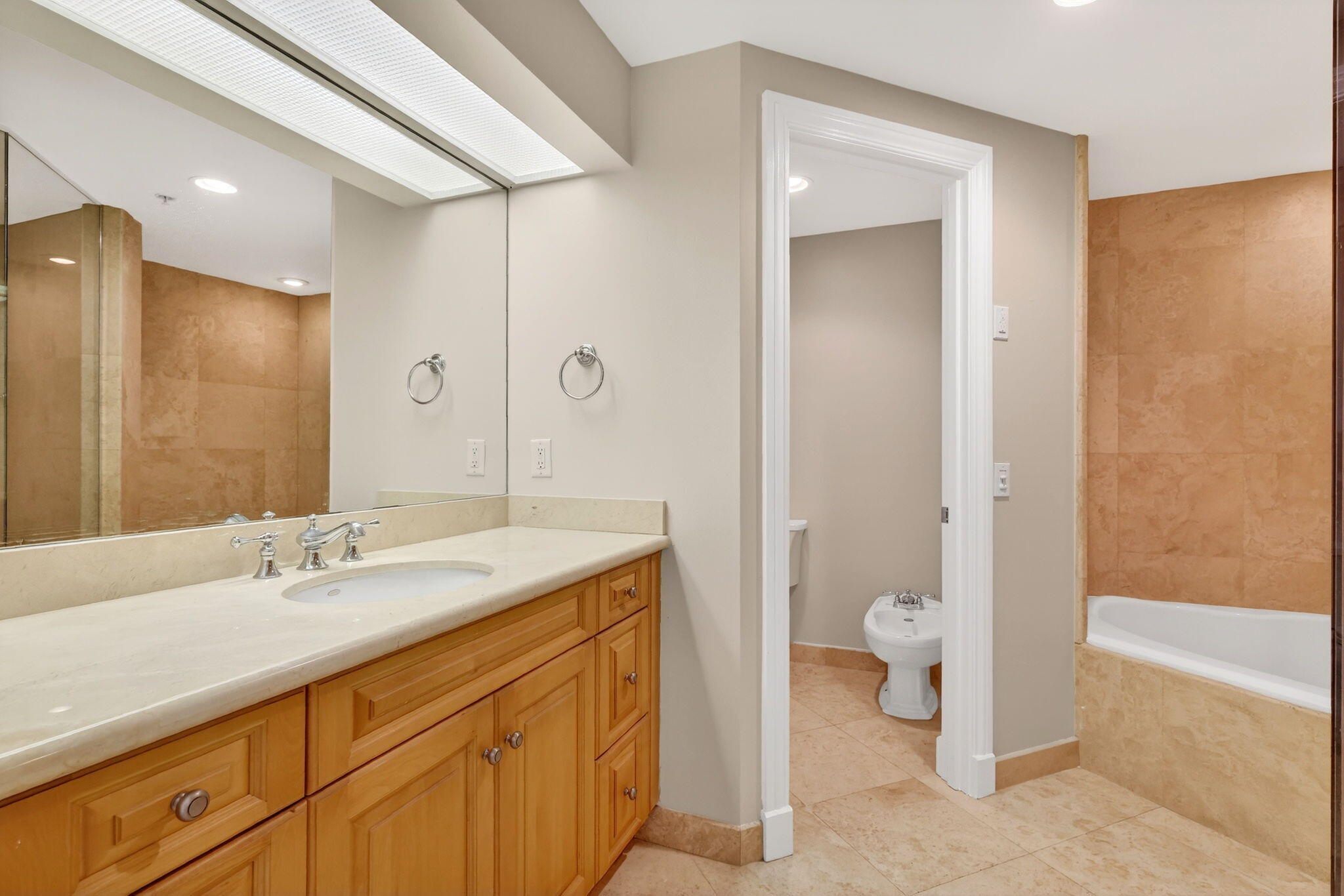 ALTAMIRA AT N HUTCHINSON ISLAND, A CONDOMINIUM - Residential