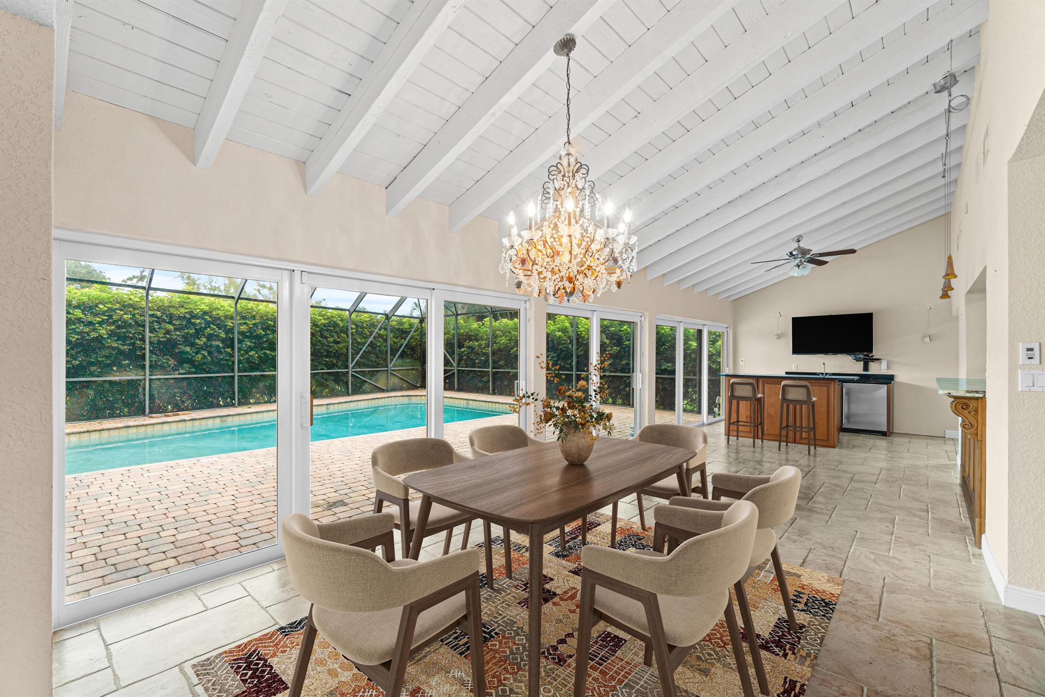 4877 Pineview Circle