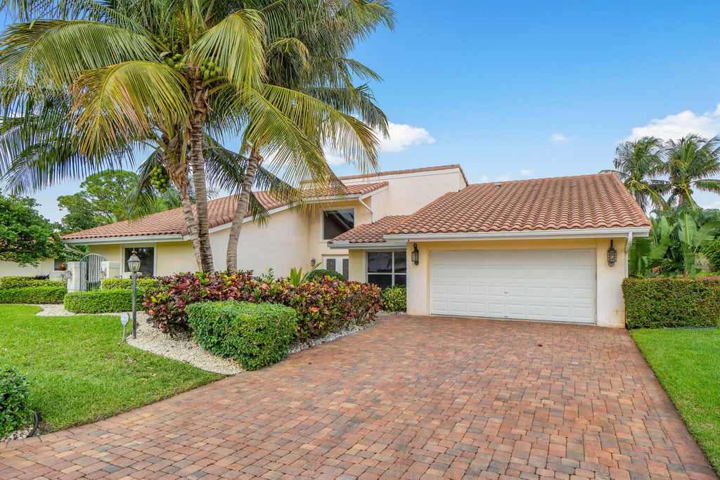 Photo of 4877 Pineview Circle, Delray Beach, FL 33445 (MLS # R11088870)