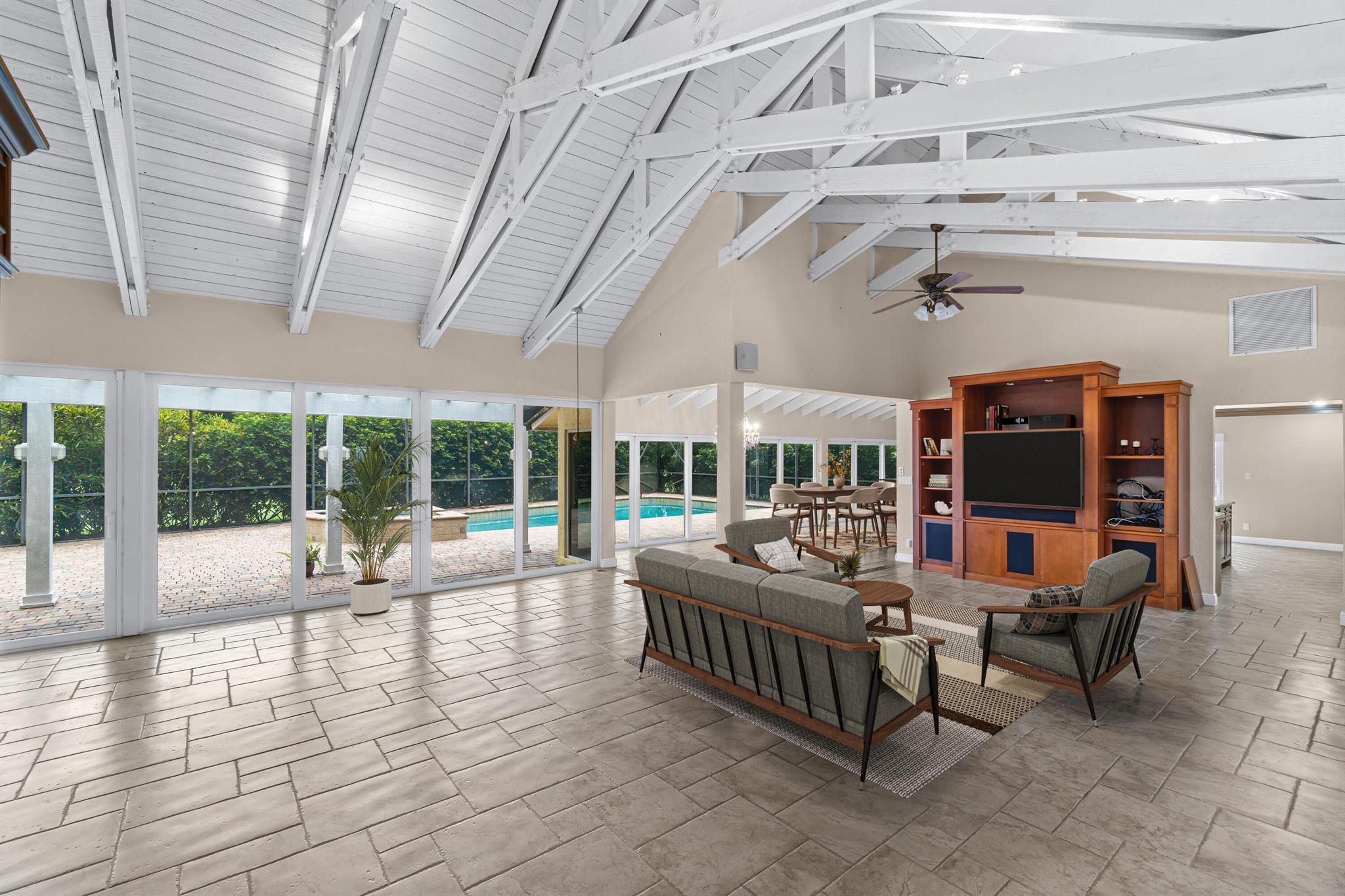 4877 Pineview Circle