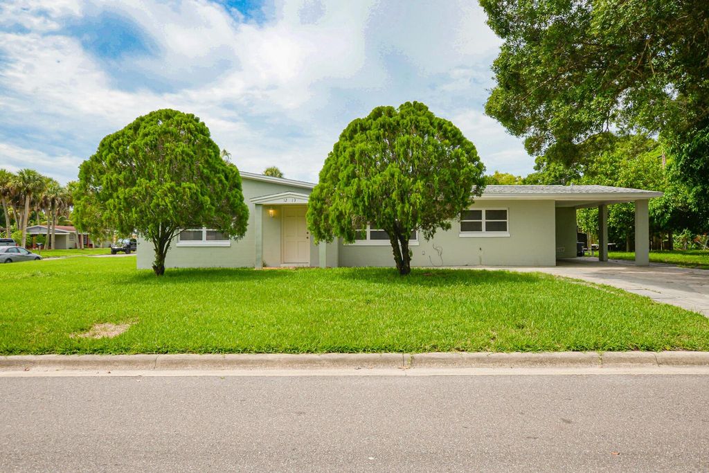 Photo of 1213 Hibiscus Avenue, Fort Pierce, FL 34950 (MLS # R11000358)
