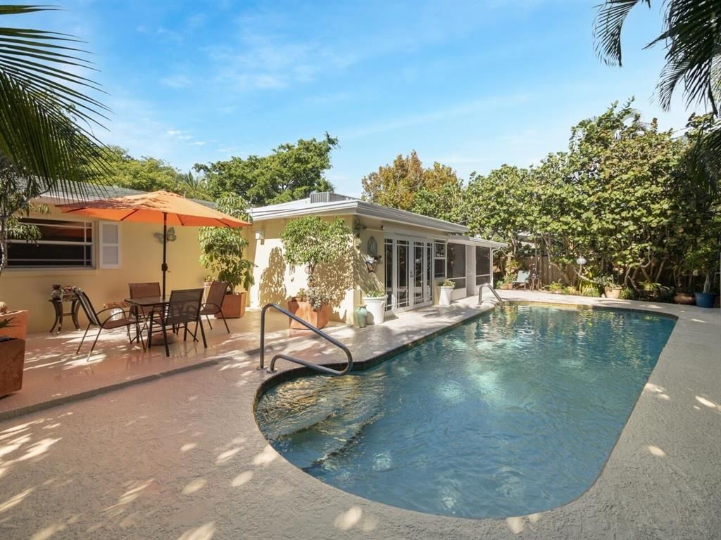 Photo of 701 Gumtree Road Rd, North Palm Beach, FL 33408 (MLS # R10762313)