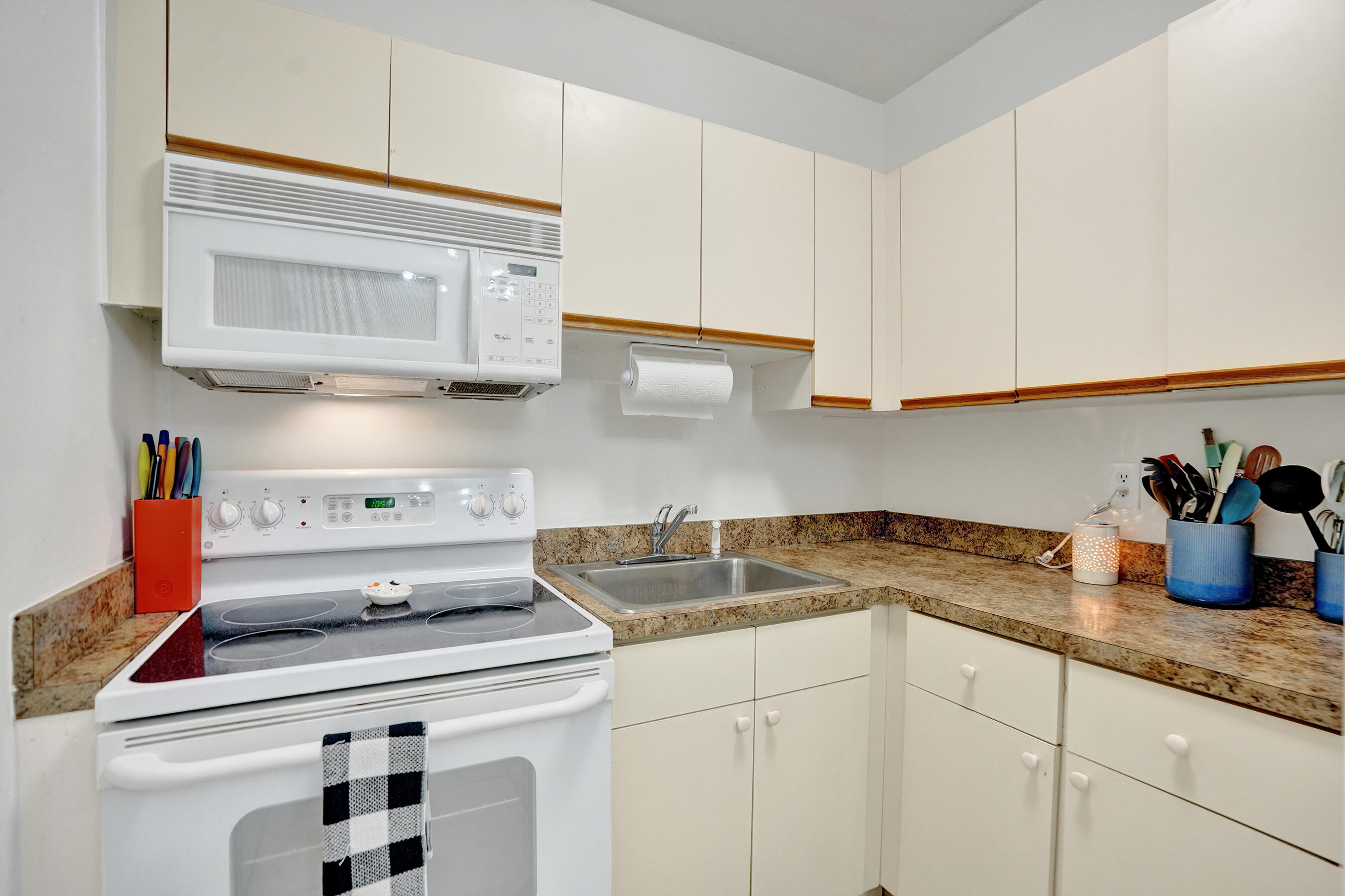 Hillsboro Isles 29-4 B - Residential Income