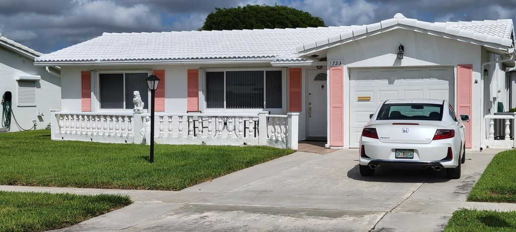 Photo of 1723 SW 16 Street, Boynton Beach, FL 33426 (MLS # R11012393)