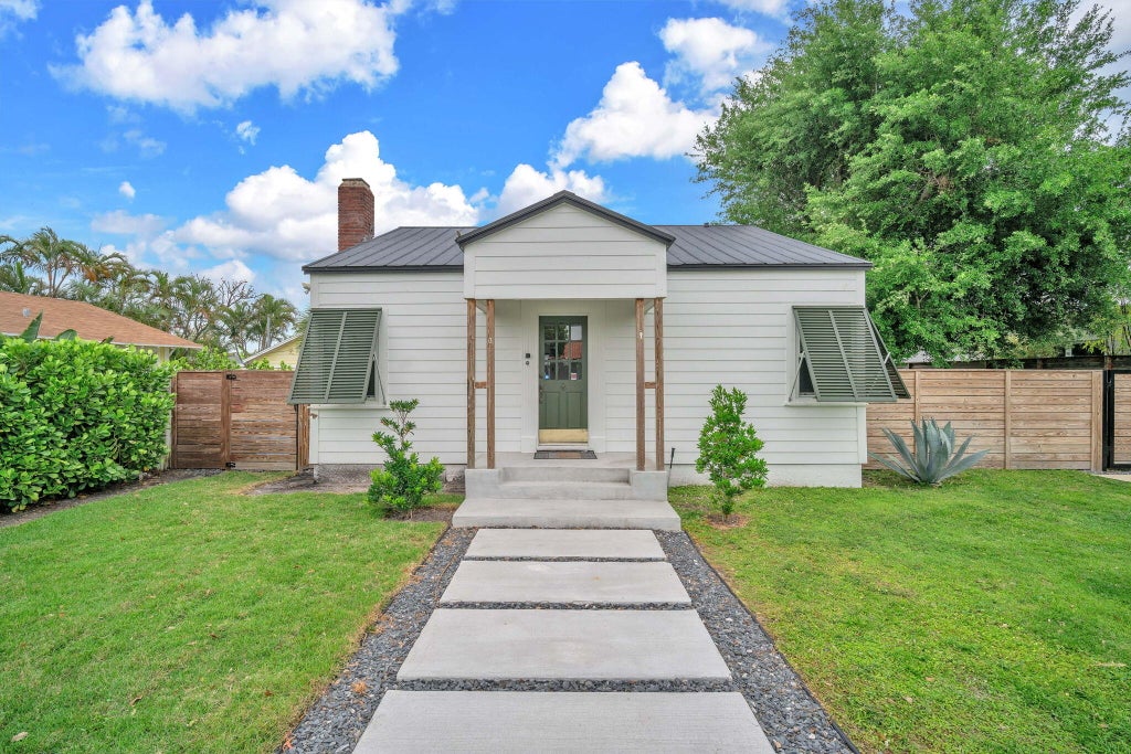 Photo of 1402 N N Street, Lake Worth Beach, FL 33460 (MLS # R11077045)