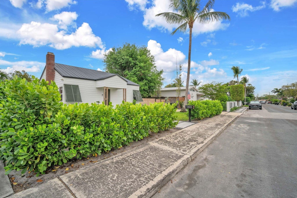 Photo of 1402 N N Street, Lake Worth Beach, FL 33460 (MLS # R11077045)