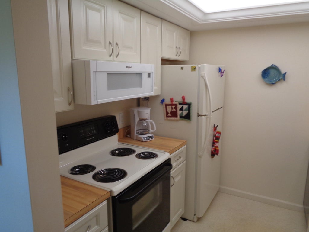Photo of 5527 NE GULFSTREAM Way, Hutchinson Island, FL 34996 (MLS # B26078450)