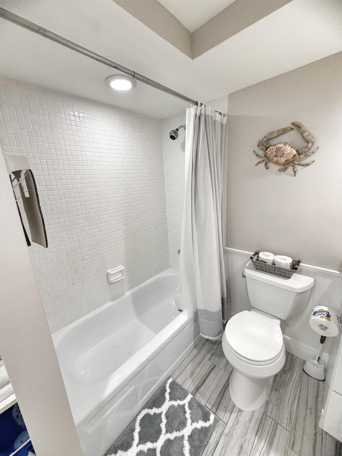 FAIRWINDS COVE CONDO - Residential Lease