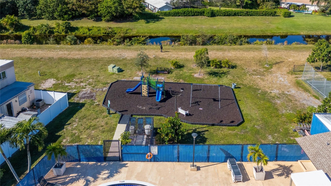 TOWNHOMES OF ORIOLE - Residential