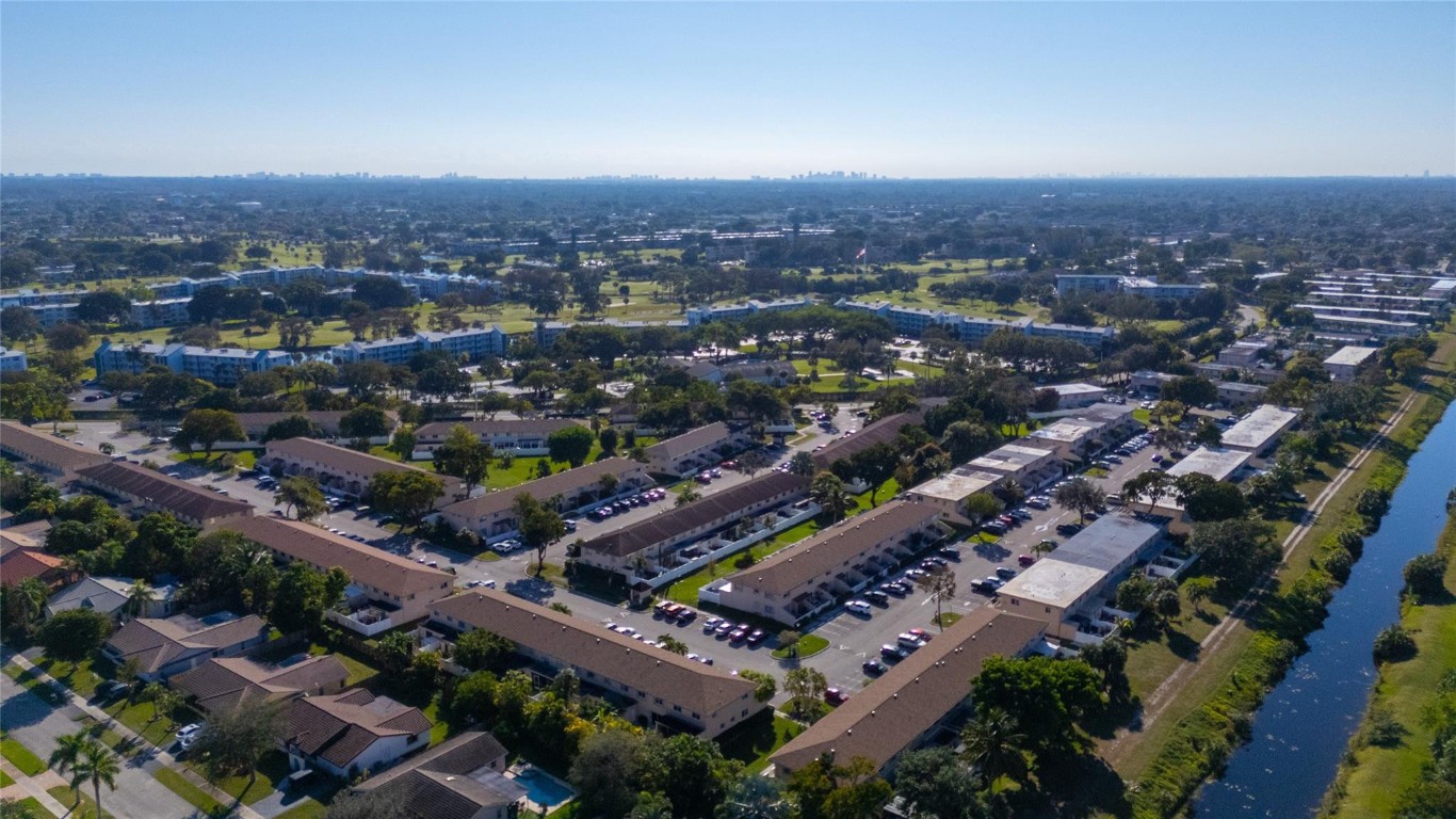 TOWNHOMES OF ORIOLE - Residential