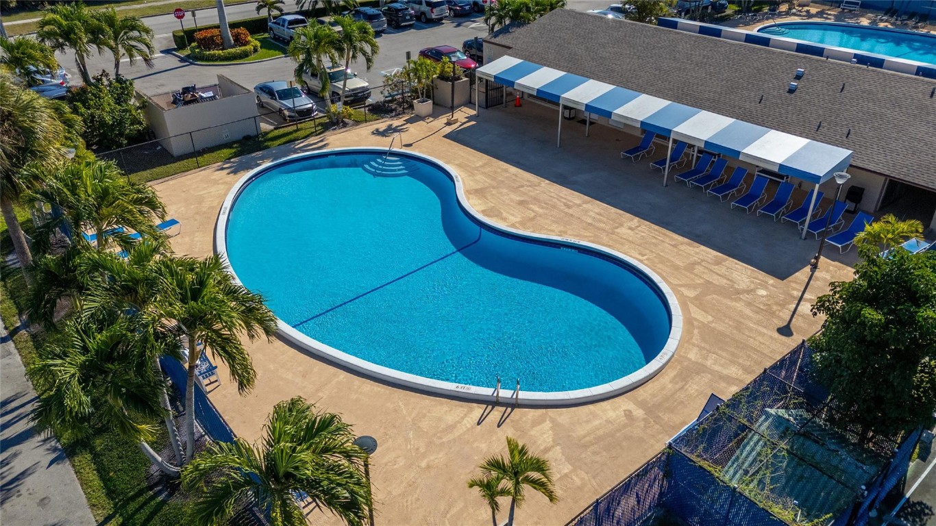 TOWNHOMES OF ORIOLE - Residential