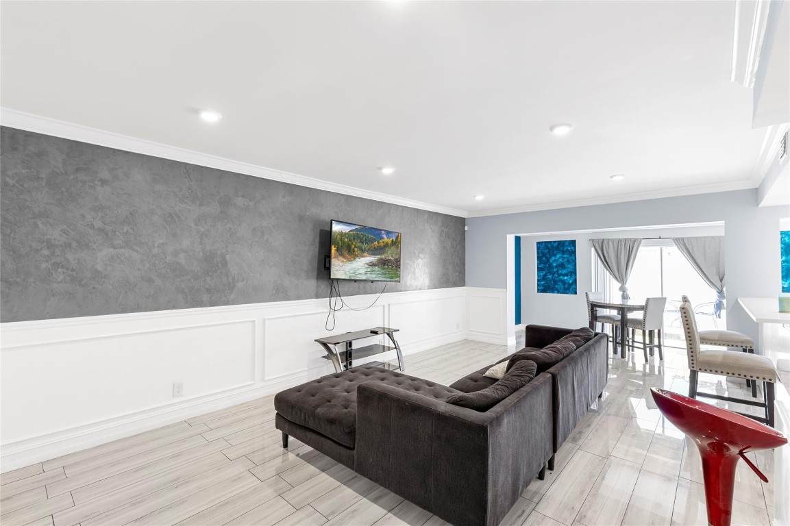 TOWNHOMES OF ORIOLE - Residential