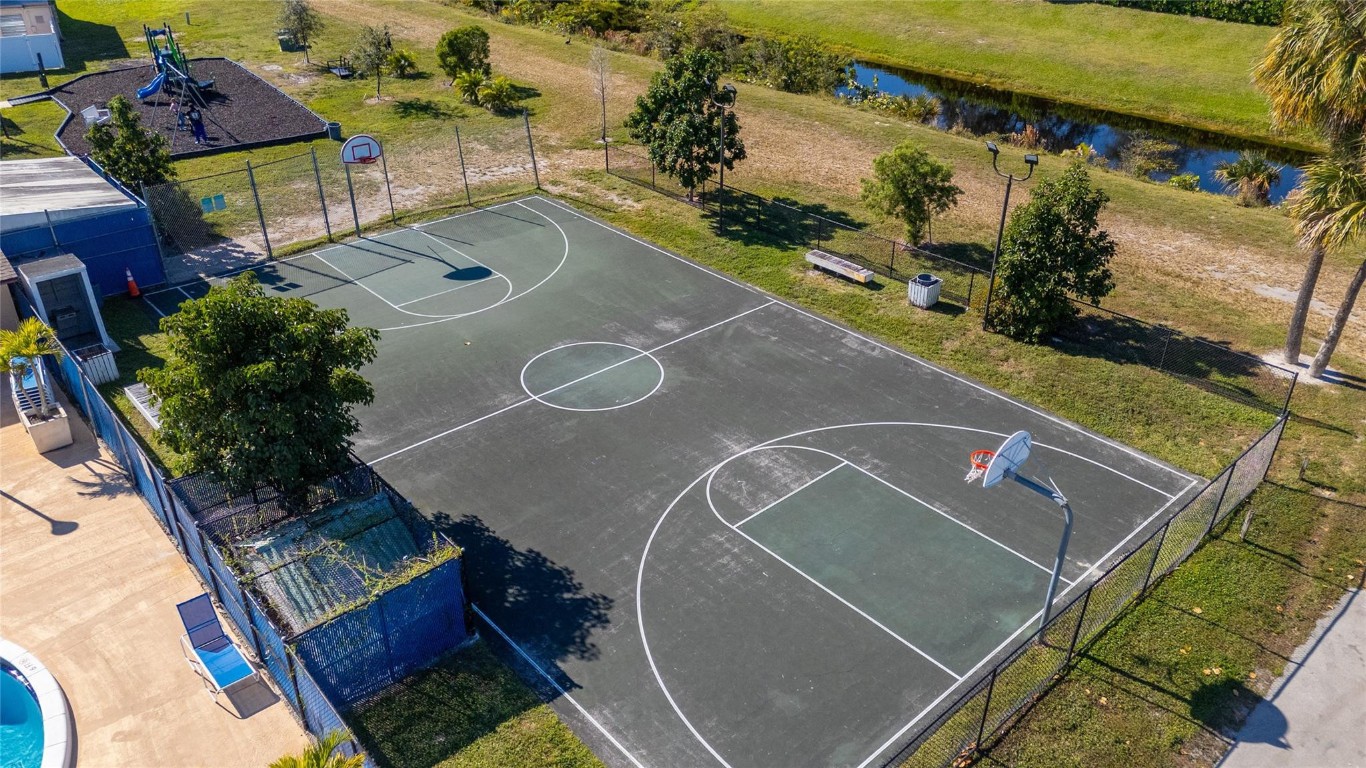 TOWNHOMES OF ORIOLE - Residential