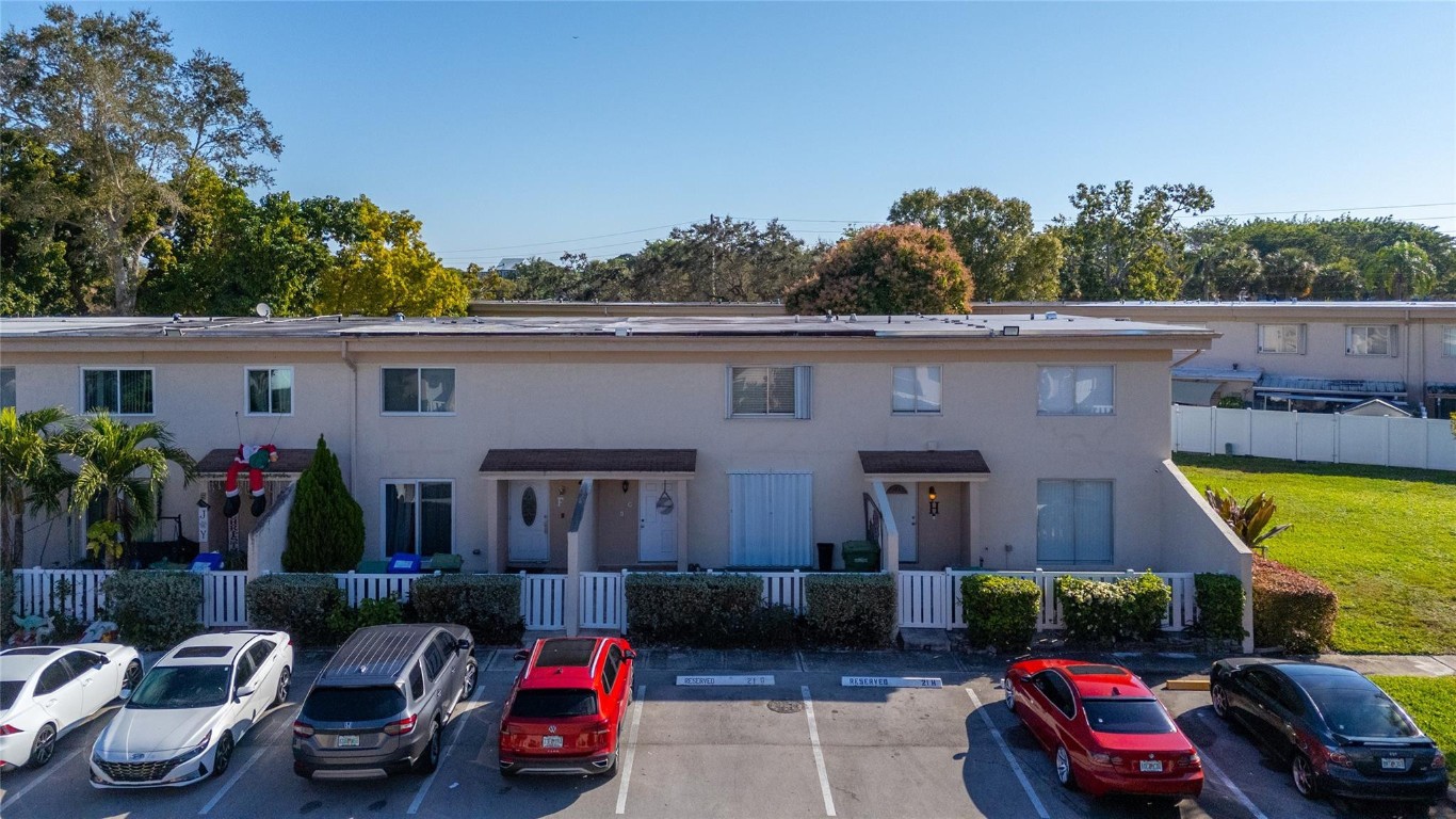 TOWNHOMES OF ORIOLE - Residential