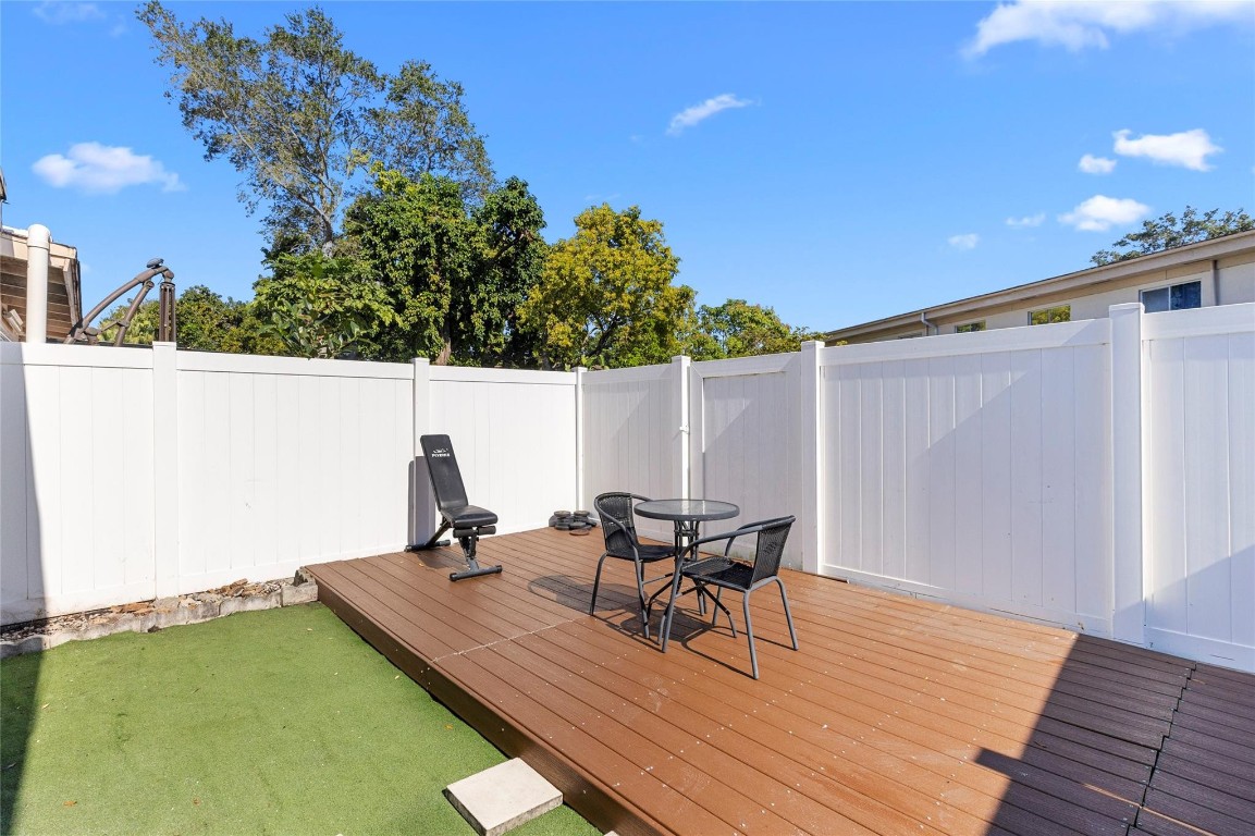 TOWNHOMES OF ORIOLE - Residential