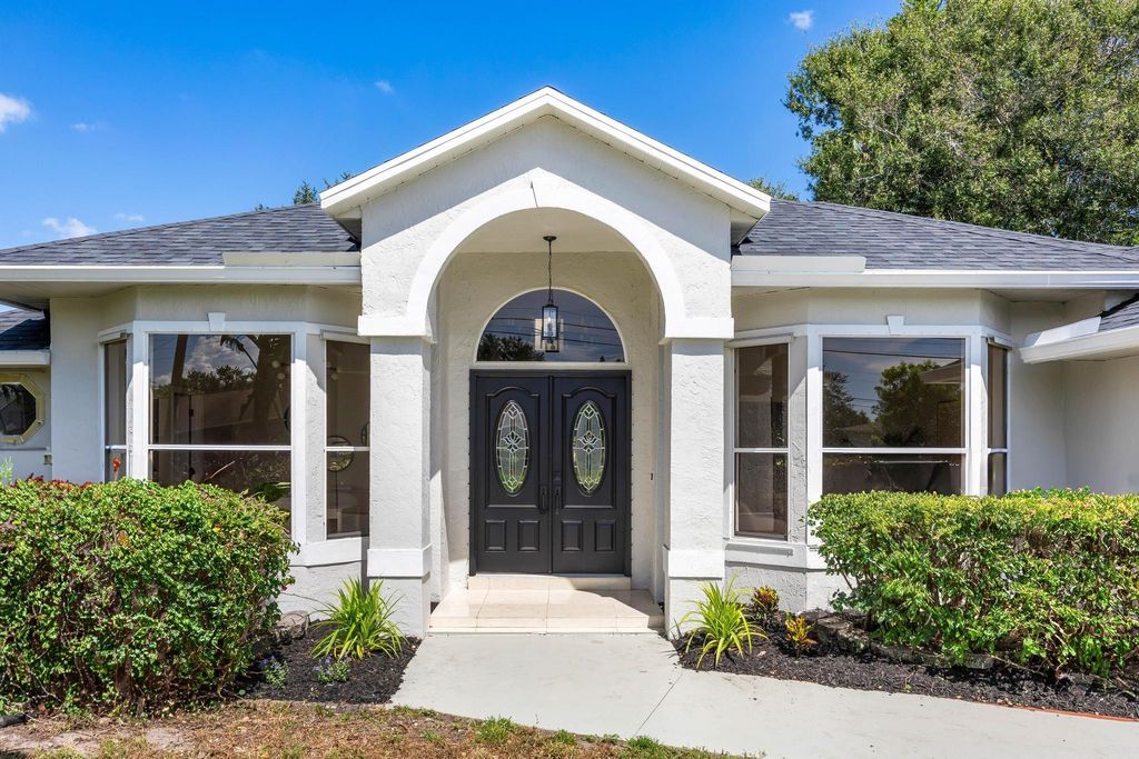 Photo of 570 SE Nome Drive, Port Saint Lucie, FL 34984 (MLS # F10519281)