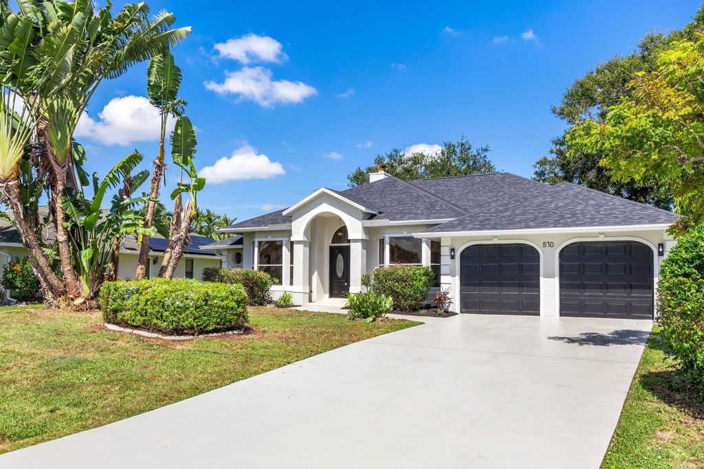 Photo of 570 SE Nome Drive, Port Saint Lucie, FL 34984 (MLS # F10519281)