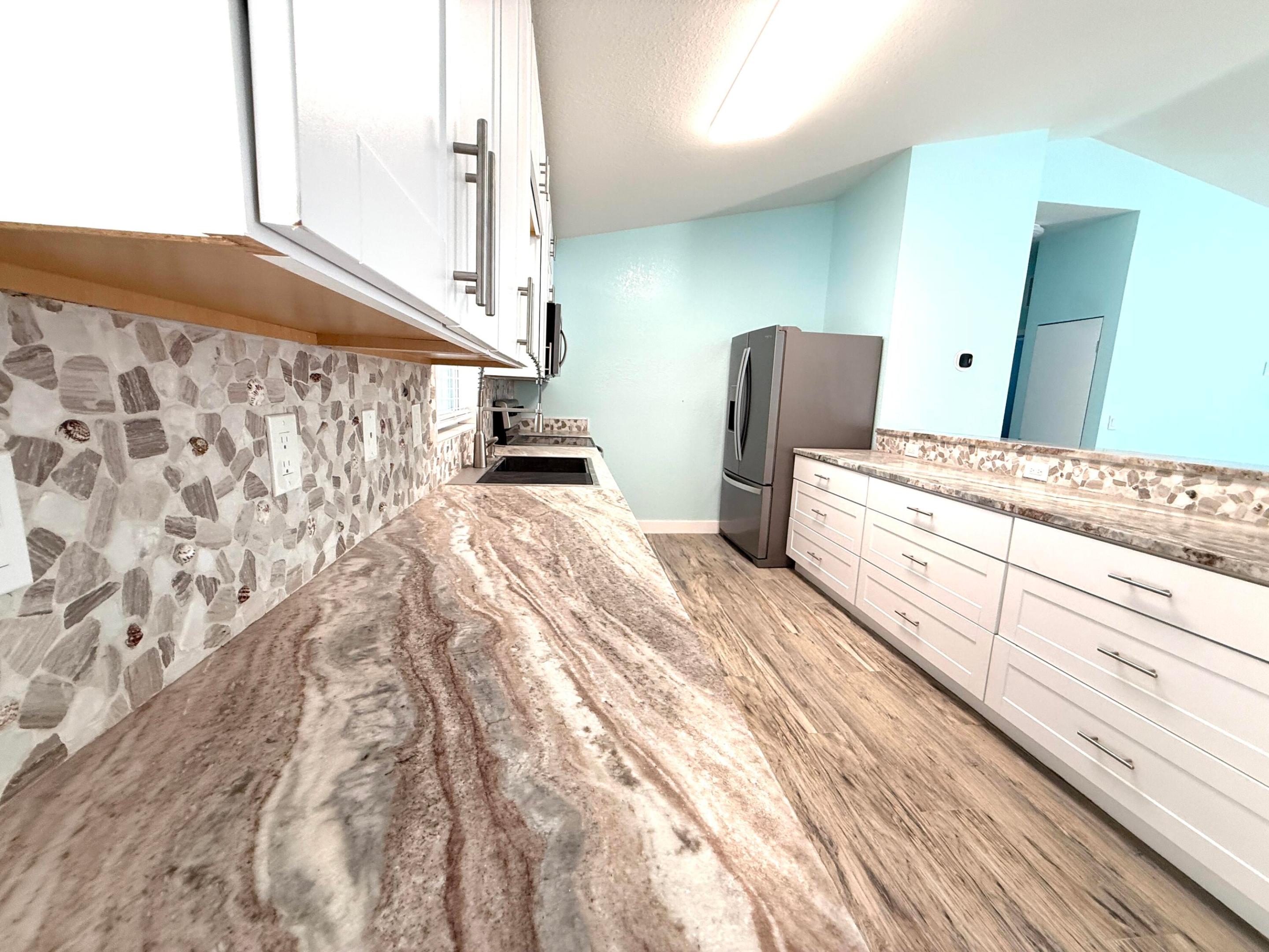 31-42-41~ W 204.6 FT OF E   4741.2 FT OF S 242.9 F - Residential Lease