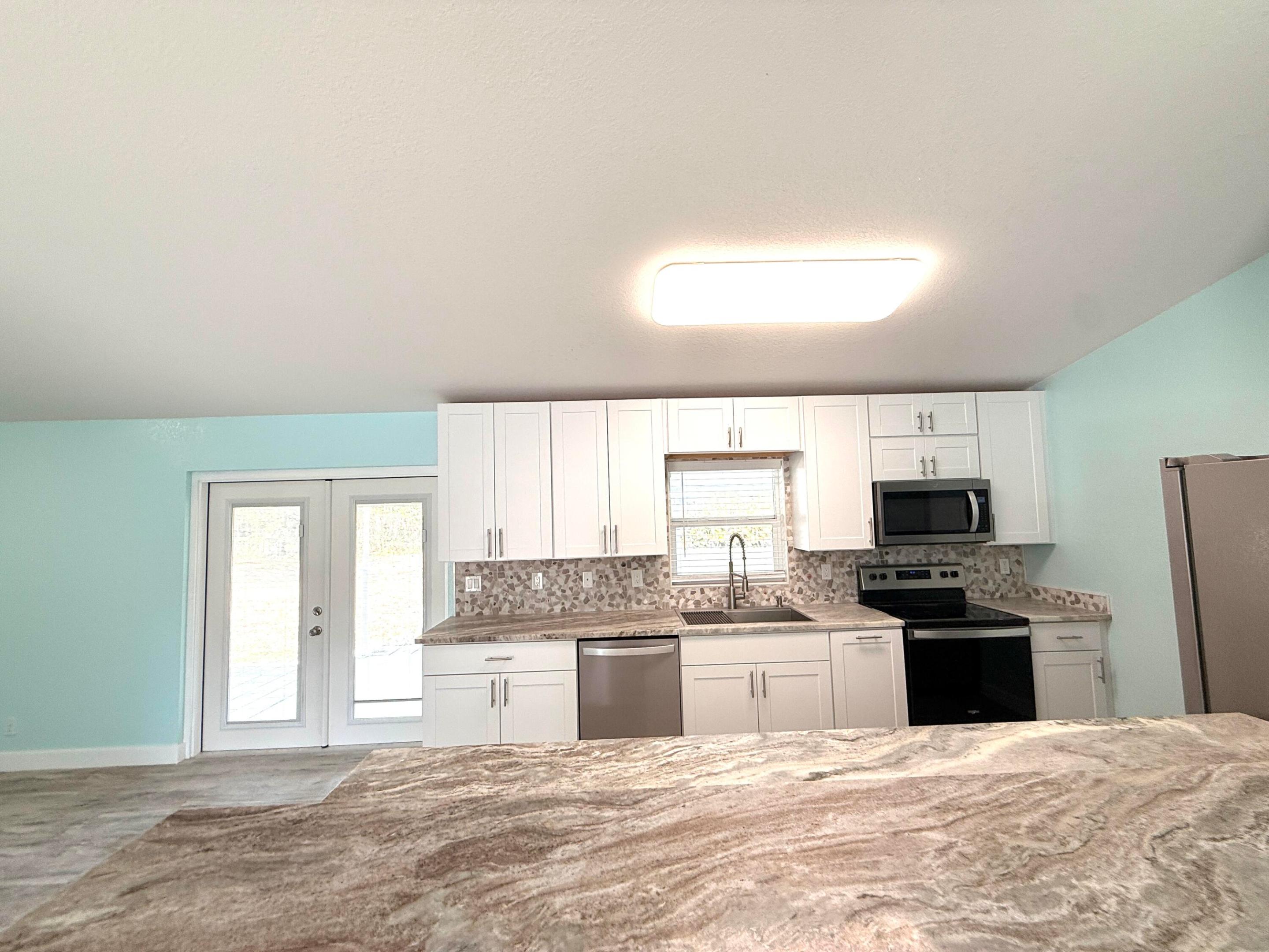 31-42-41~ W 204.6 FT OF E   4741.2 FT OF S 242.9 F - Residential Lease