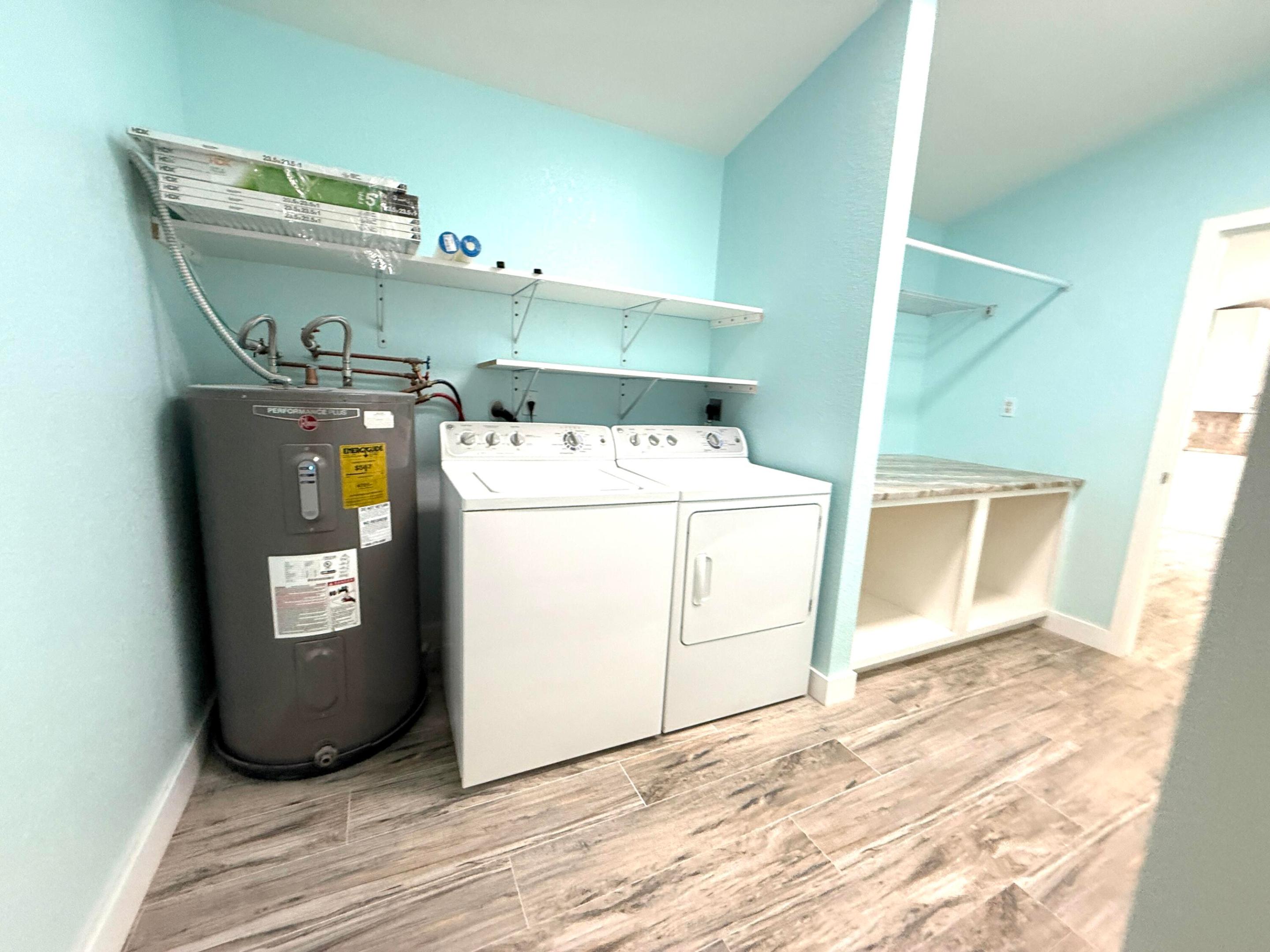 31-42-41~ W 204.6 FT OF E   4741.2 FT OF S 242.9 F - Residential Lease