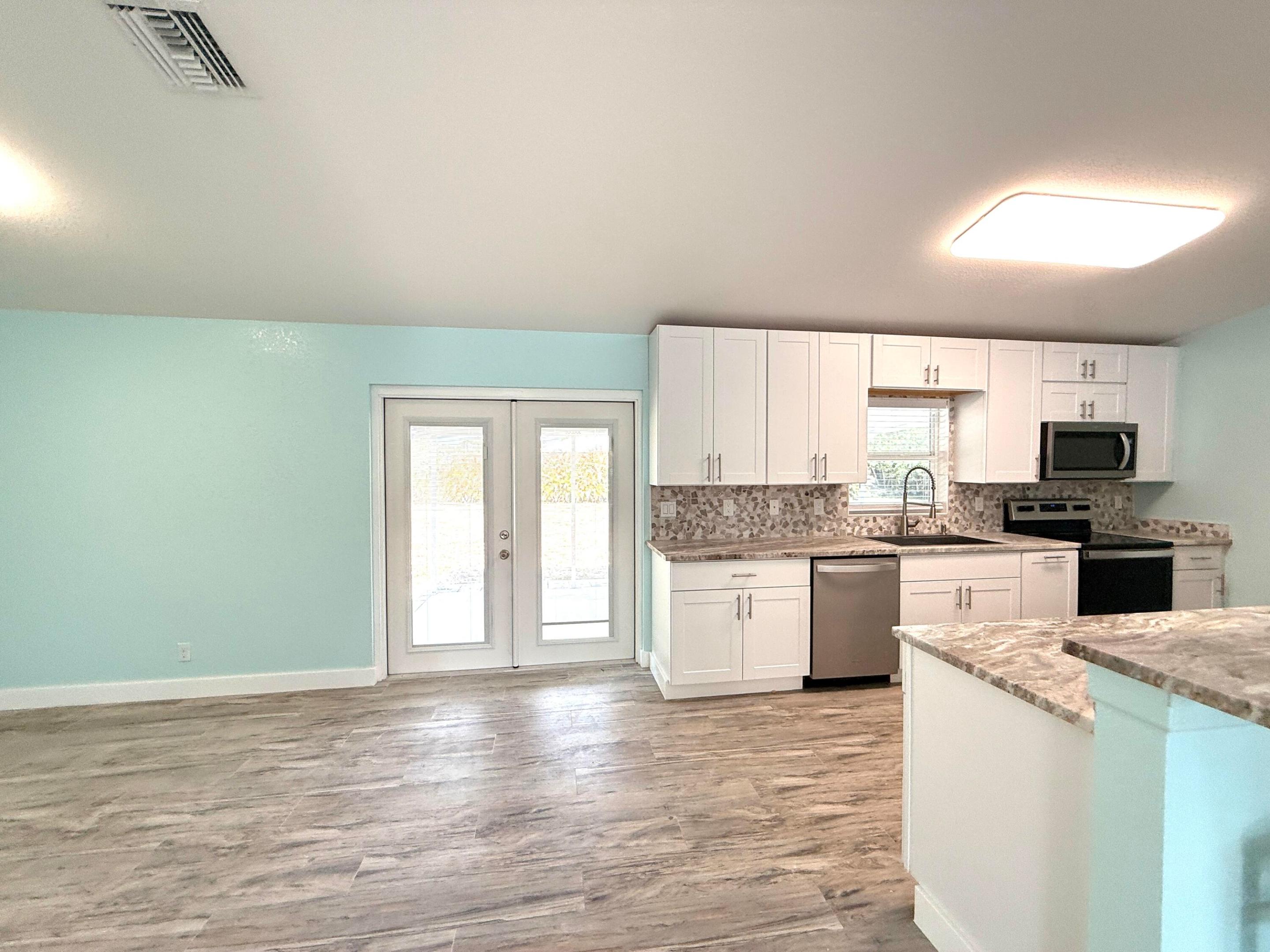 31-42-41~ W 204.6 FT OF E   4741.2 FT OF S 242.9 F - Residential Lease