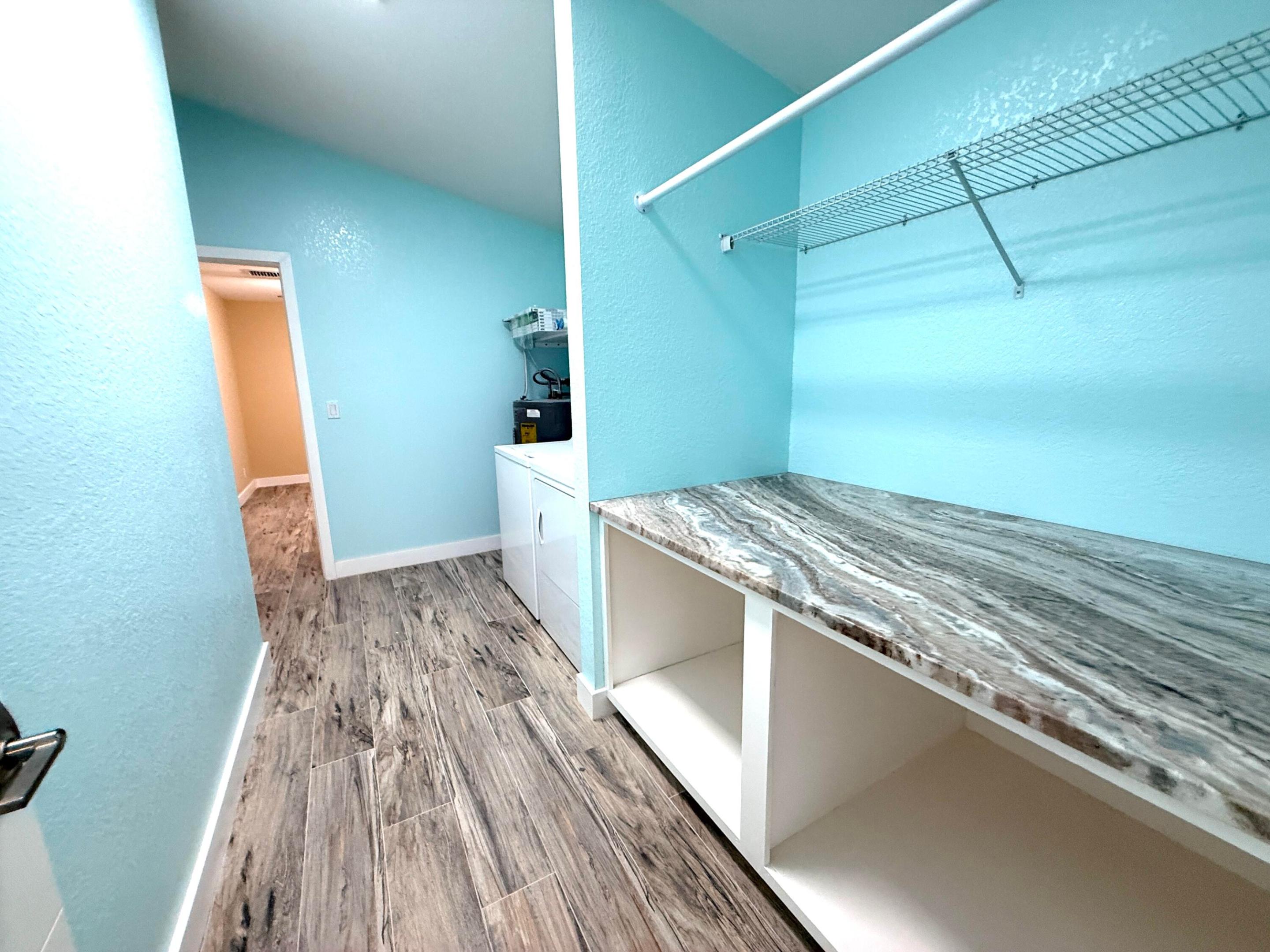 31-42-41~ W 204.6 FT OF E   4741.2 FT OF S 242.9 F - Residential Lease