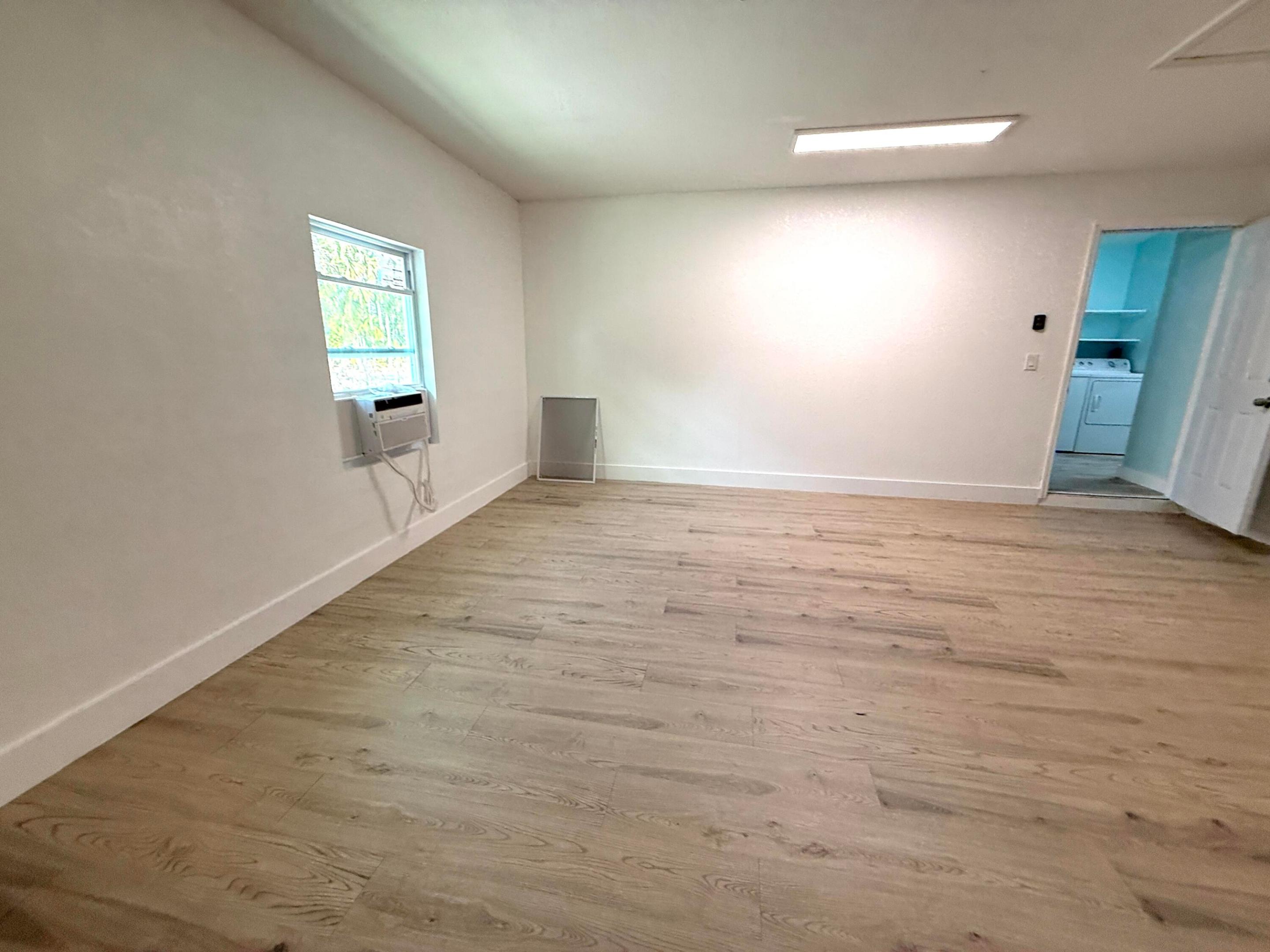 31-42-41~ W 204.6 FT OF E   4741.2 FT OF S 242.9 F - Residential Lease