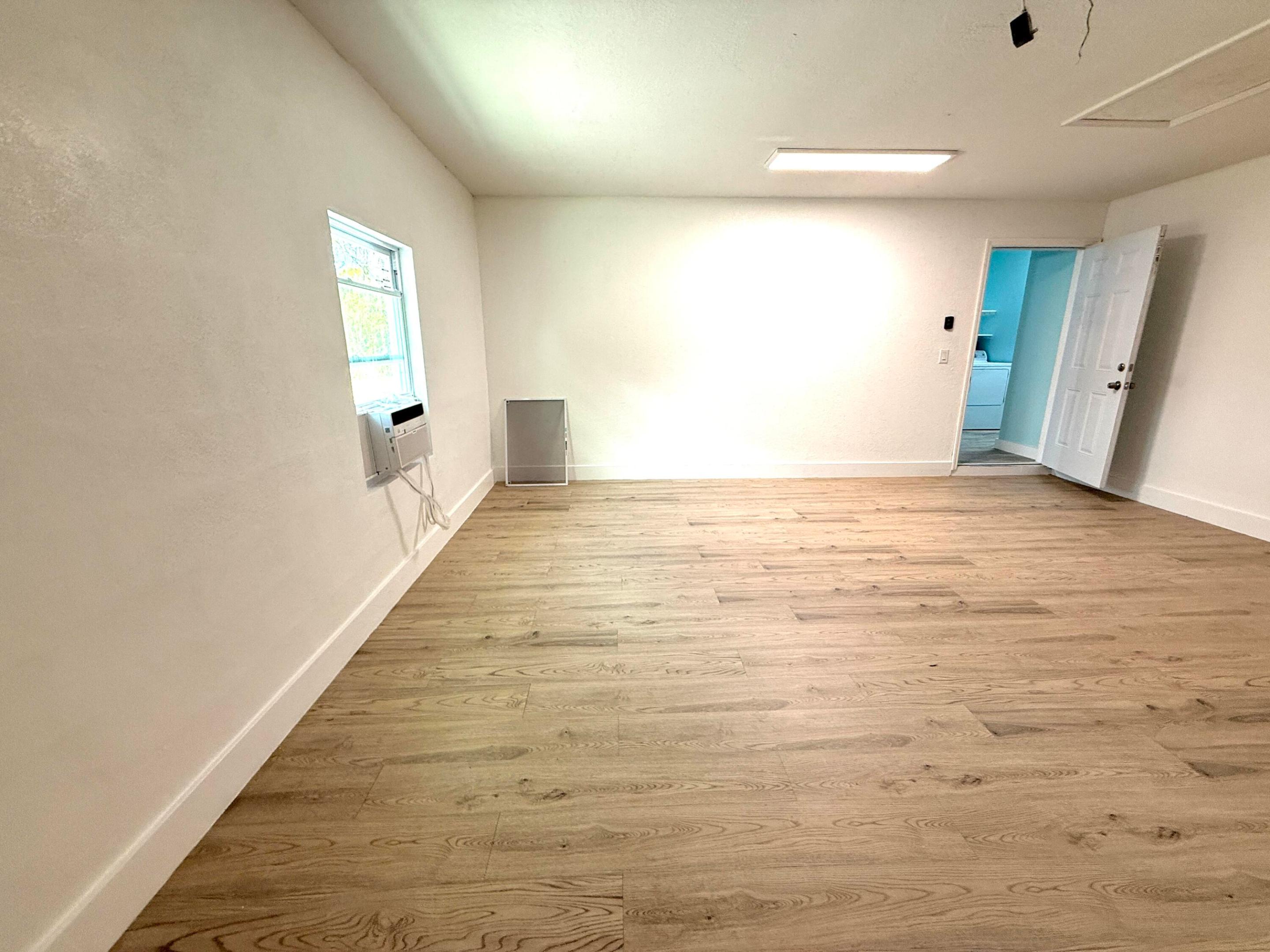 31-42-41~ W 204.6 FT OF E   4741.2 FT OF S 242.9 F - Residential Lease